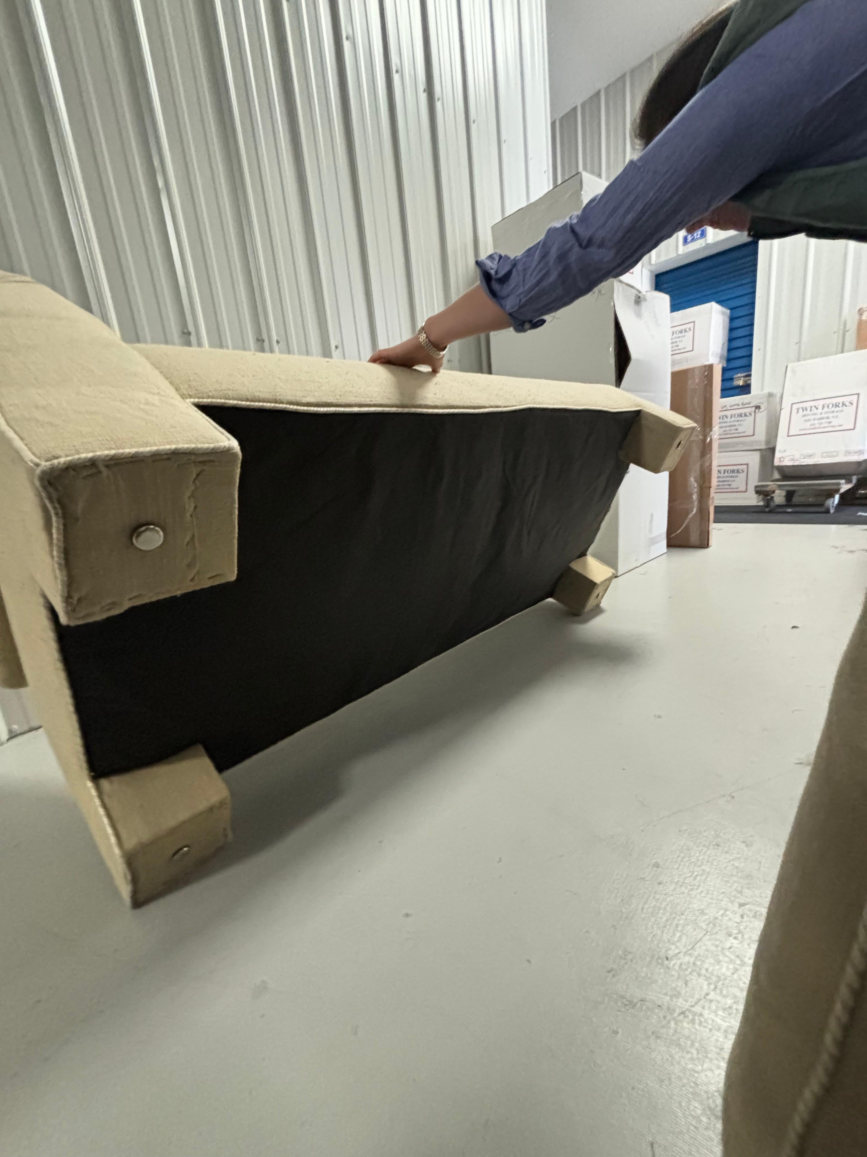 Moderne gepolsterte Chaiselongue aus getuftetem, beigefarbenem Leinen, von de Angelis im Angebot 12