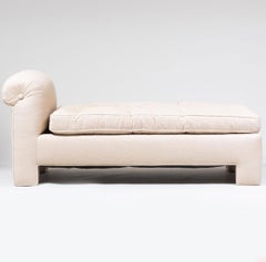 Chaise longue moderna tapizada en lino beige, by de Angelis