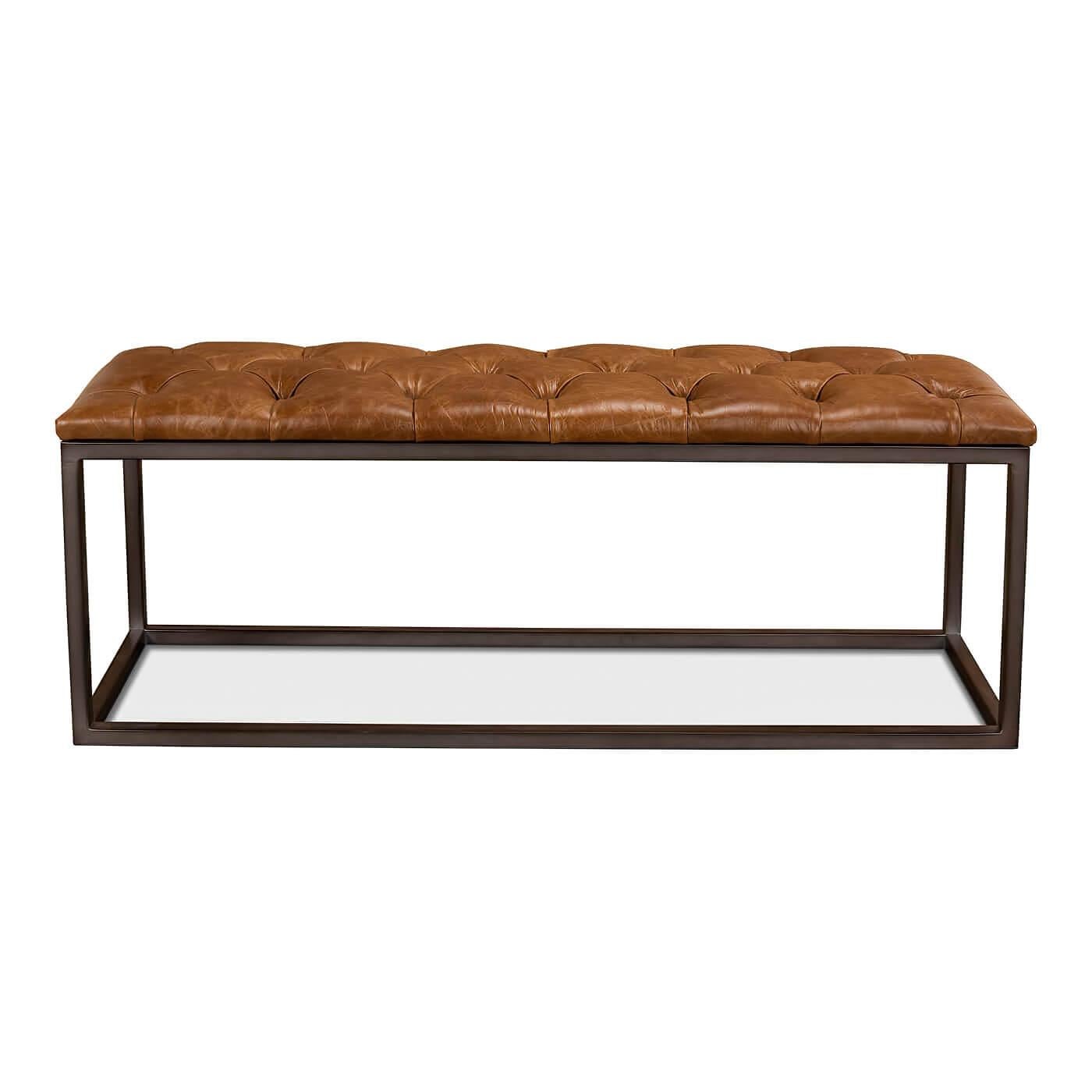 Un banc moderne en cuir tufté avec une structure en métal. Le coussin supérieur rembourré en cuir est orné de boutons et repose sur une base métallique ouverte et élégante en finition marron foncé. La taille et le design polyvalents de cette pièce