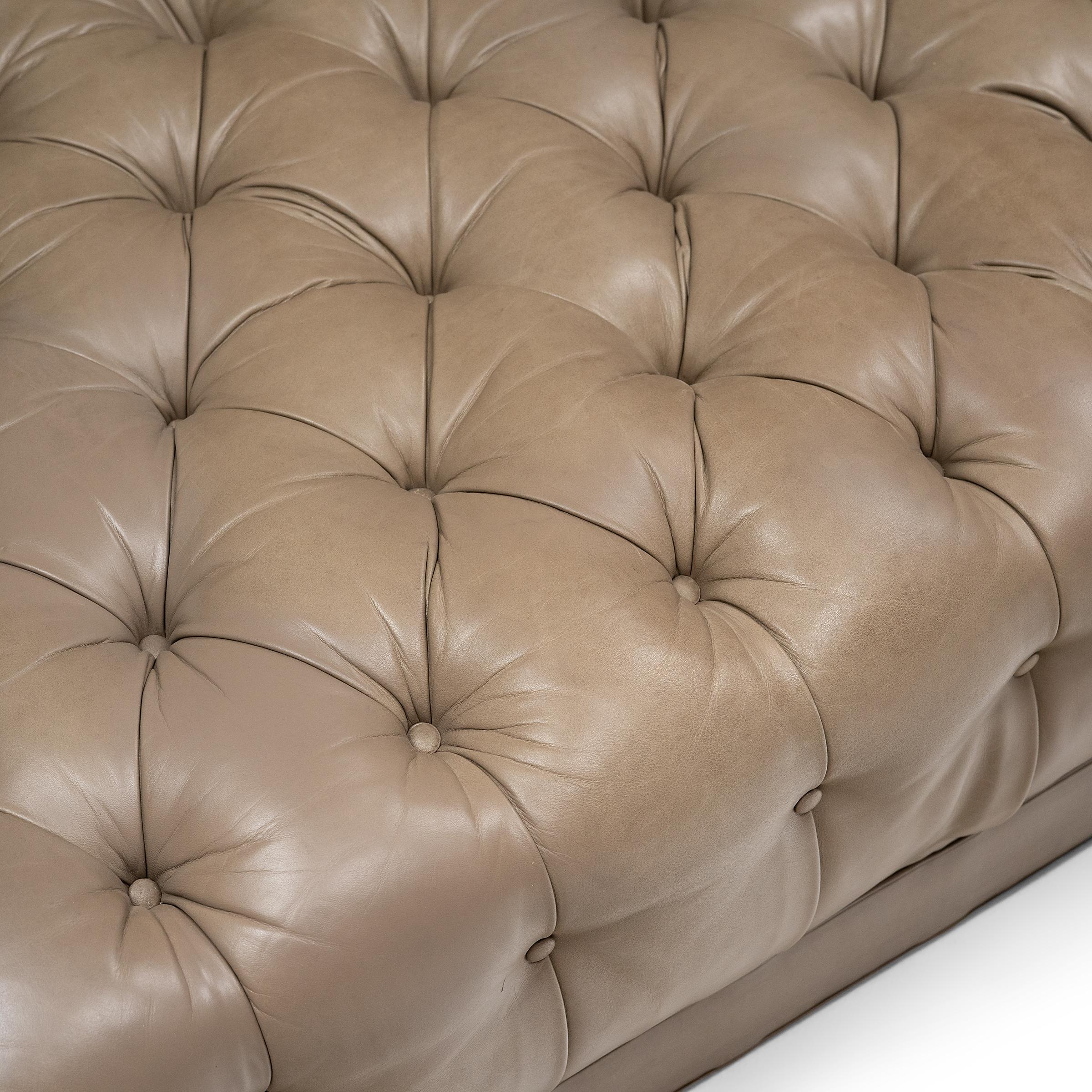 Modernes Sofa aus getuftetem Leder im Angebot 1