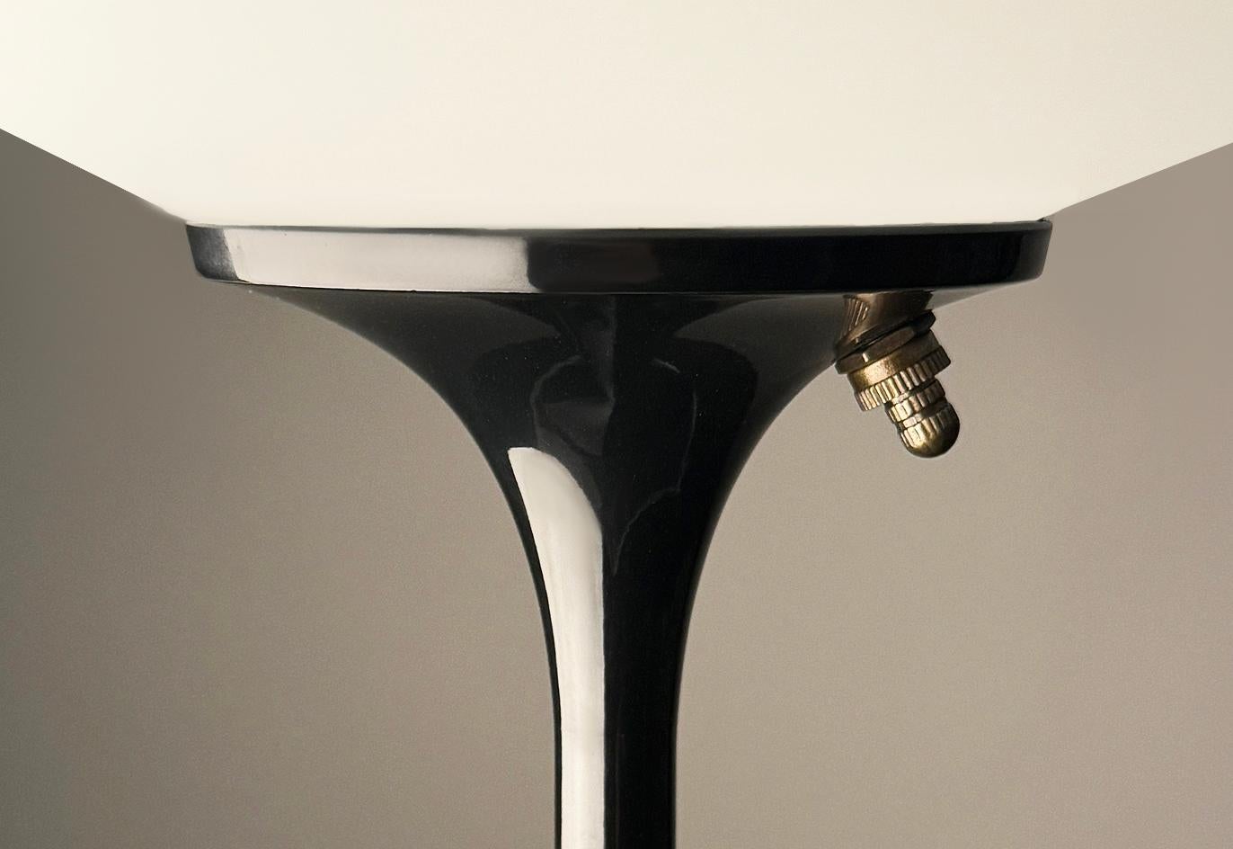 Mid-Century Modern Modern Tulip Bedside Table Lamp or Desk Lamp by Designline in Black Gloss For Sale