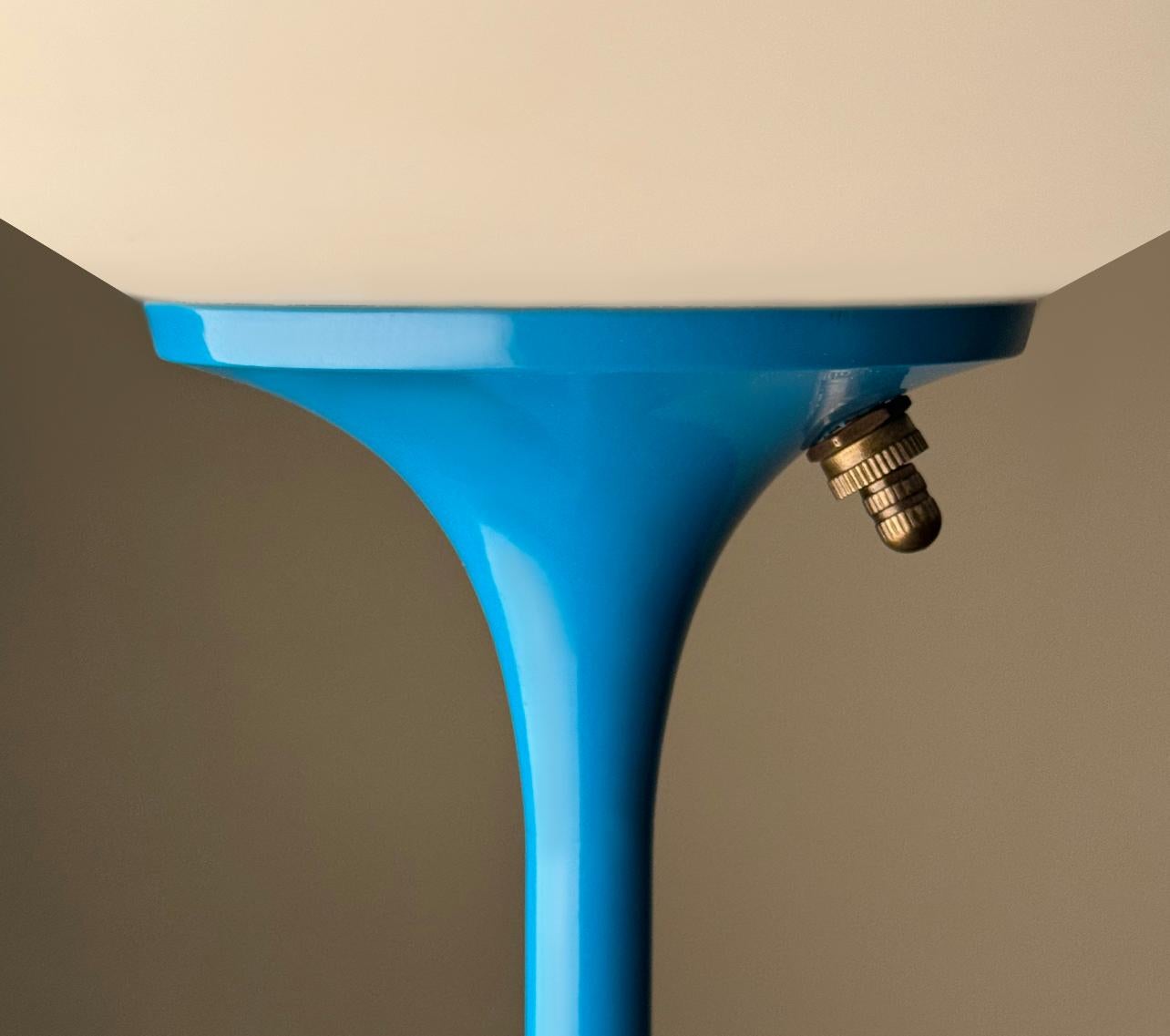 Mid-Century Modern Modern Tulip Bedside Table Lamp or Desk Lamp by Designline in Retro Blue For Sale