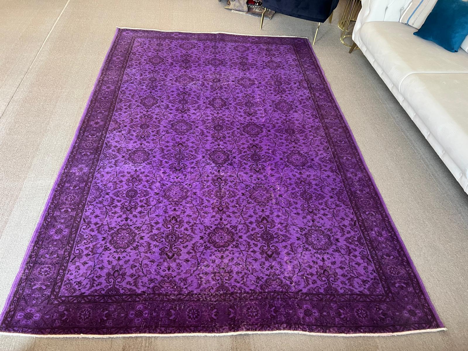 Mid-20th Century 6.7x10.2 ft Modern Turkish Area Rug in Purple. Floral Patterned Handmade Carpet For Sale