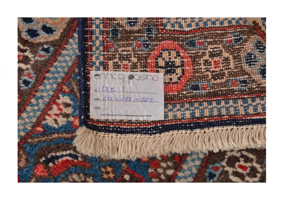 nr. 587 - Modern geometric design, with concentric hexagonal medallions on a light blue background: easy to sep up and very robust.
The blue color has a special long preparation procedure and it's used for important carpets.
Note the low price! I