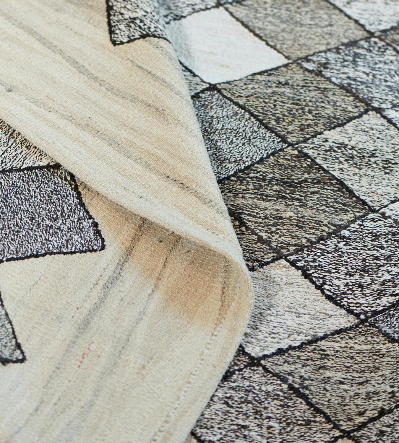 Moderner moderner türkischer Deko-inspirierter Wollteppich im Angebot 1