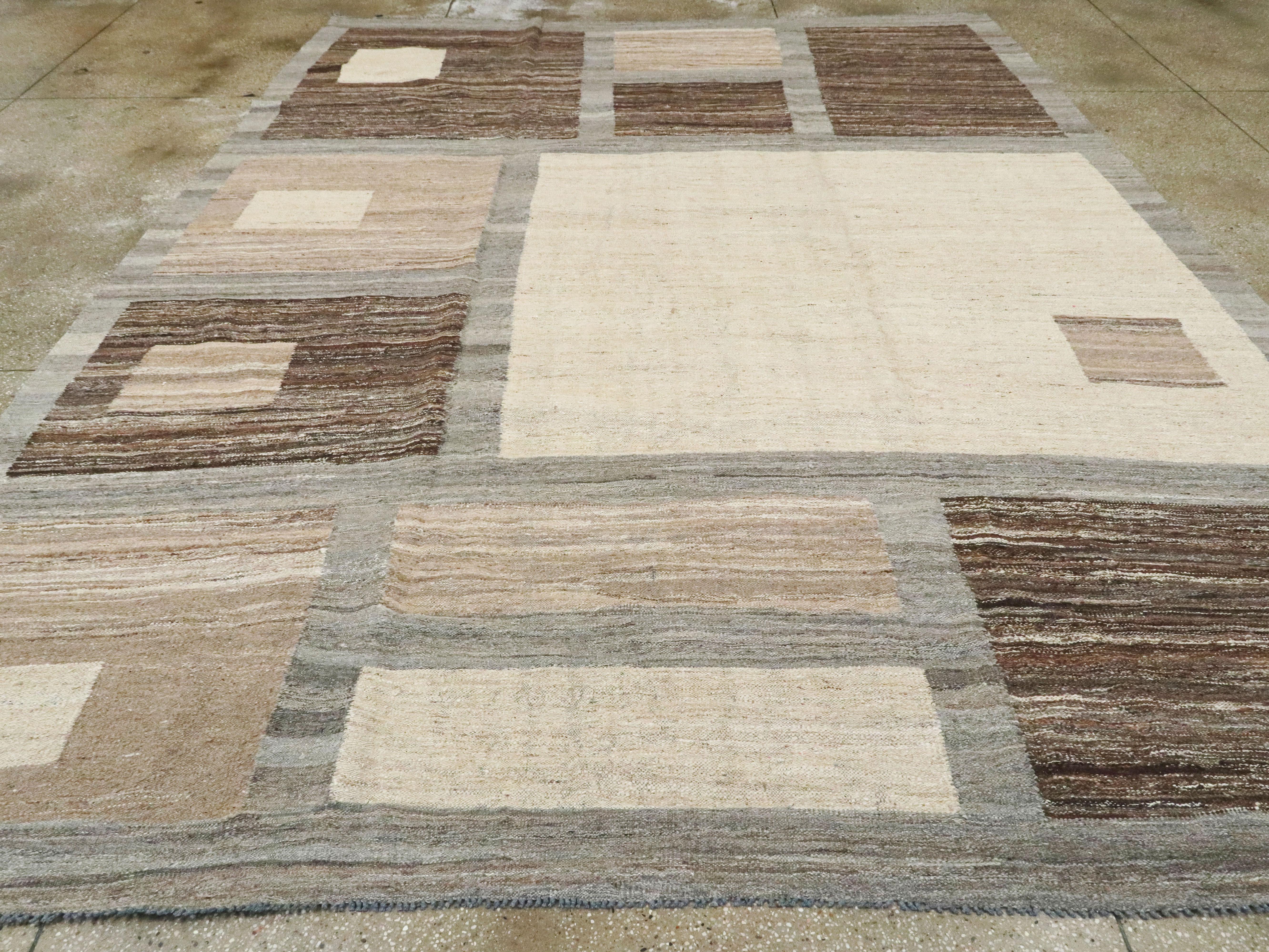 Modern Turkish Flat-Weave Carpet In Excellent Condition In New York, NY