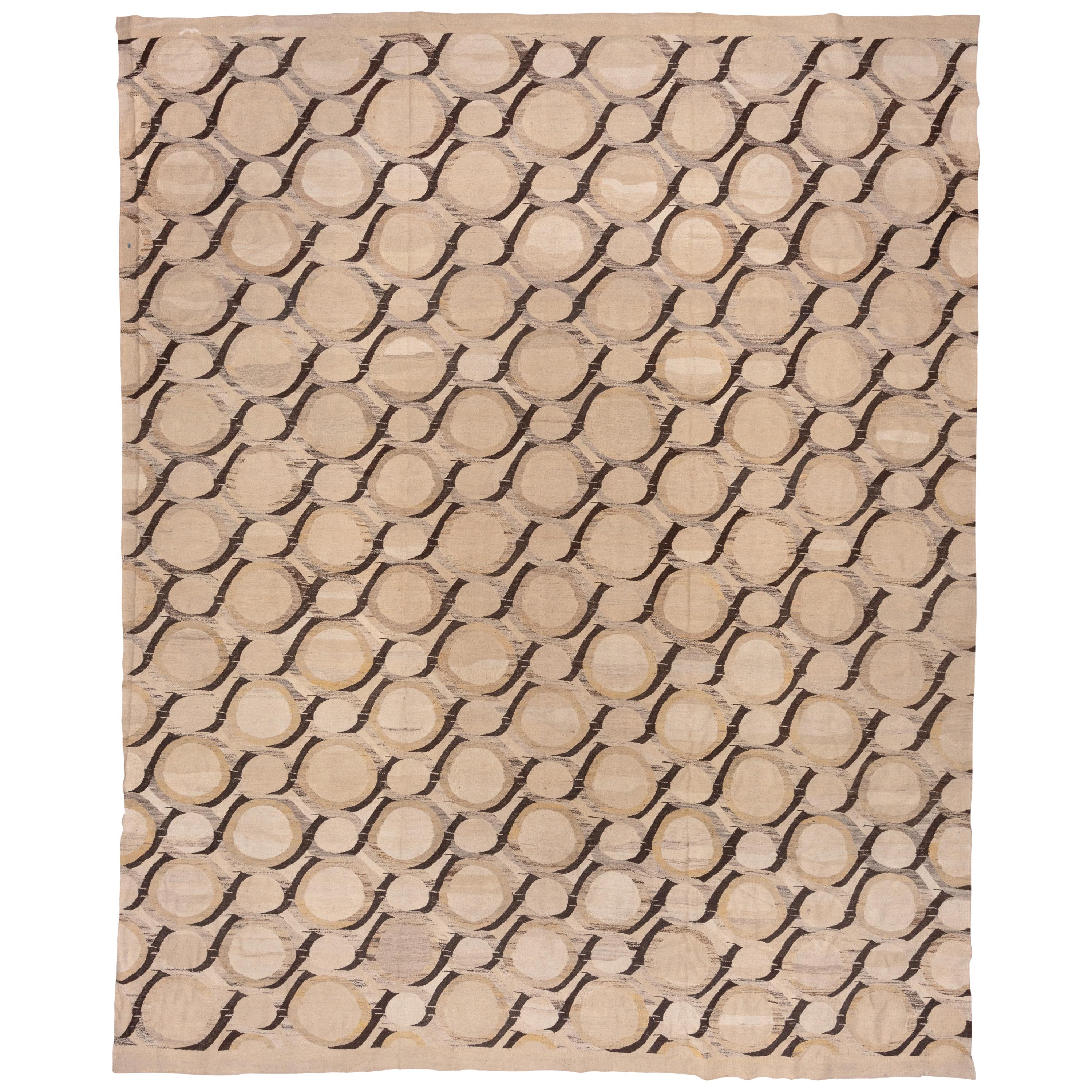 Modern Turkish Flat-Weave Carpet with Neutral Tones For Sale