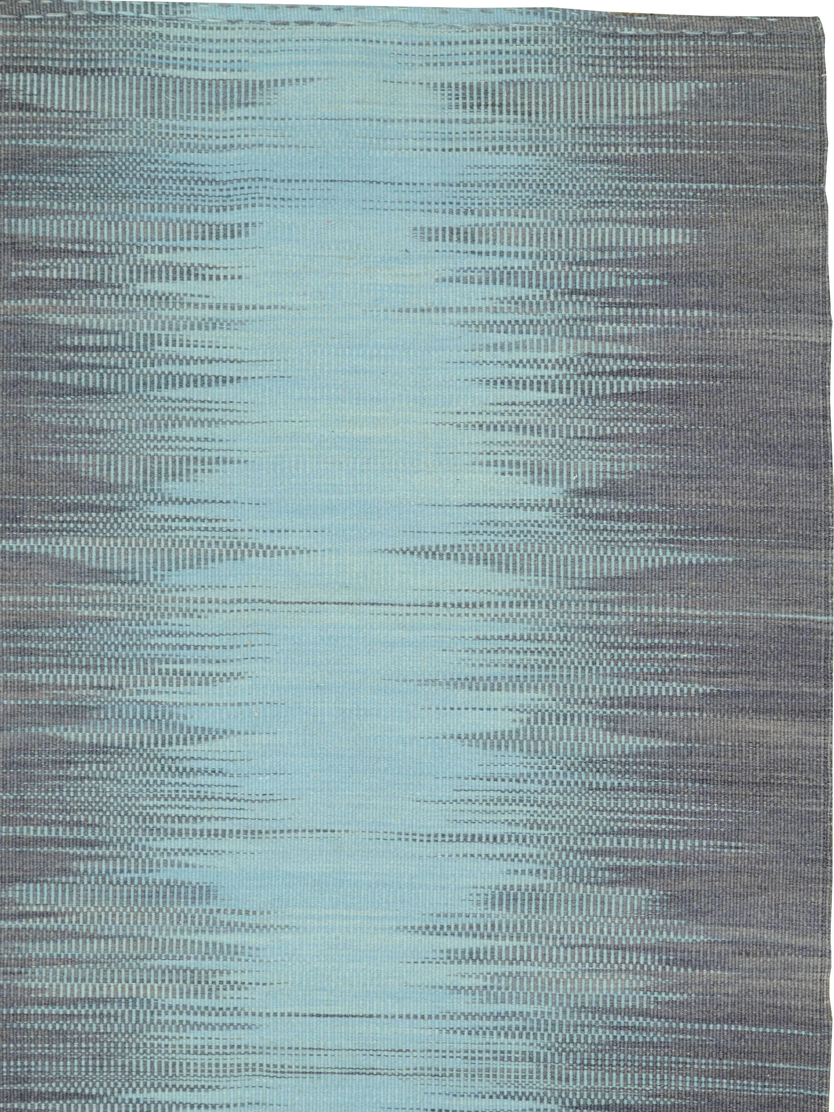 Hand-Woven Modern Turkish Flat-Weave Rug For Sale