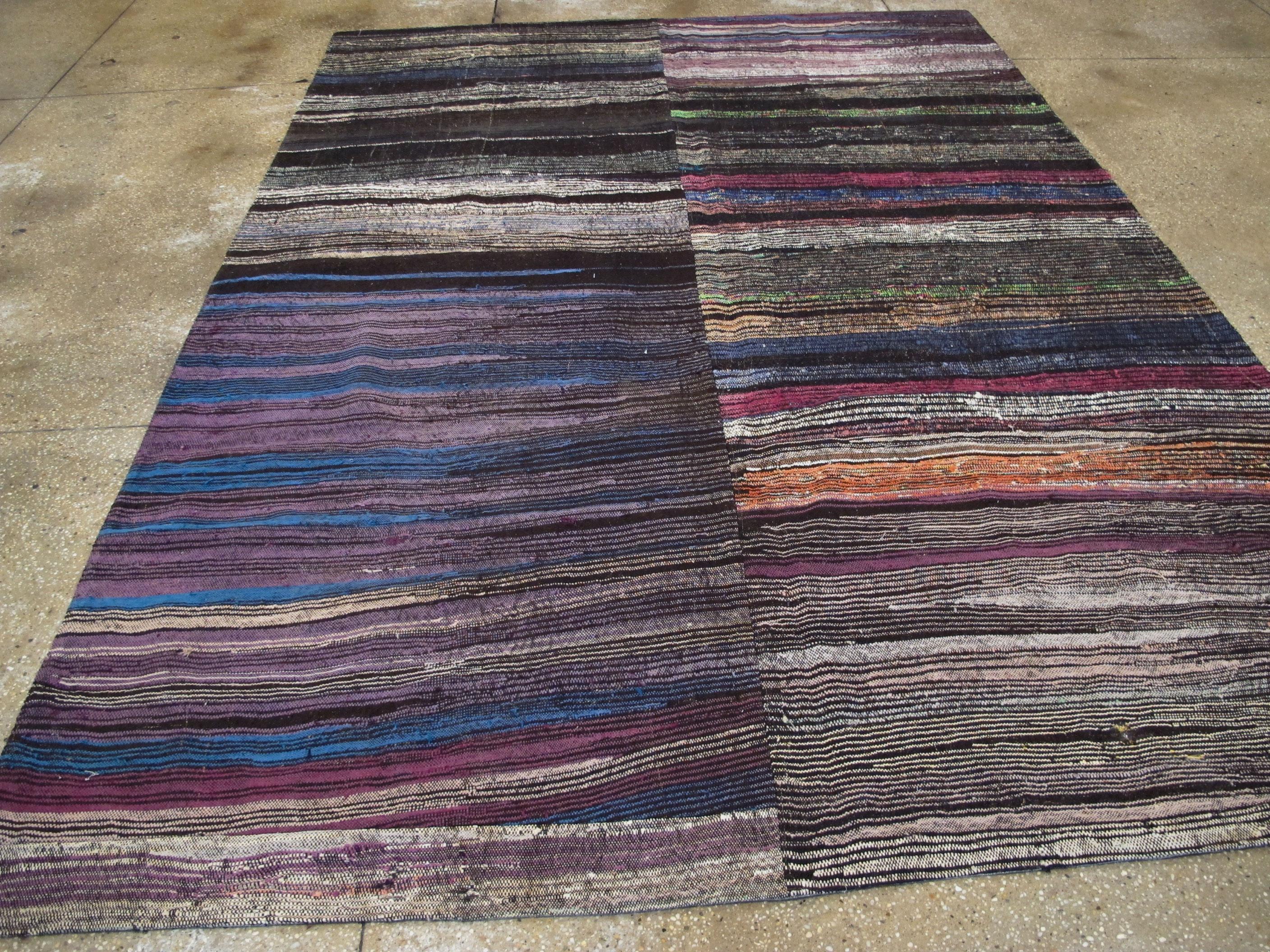 Modern Turkish Flat-Weave Rug In Excellent Condition In New York, NY