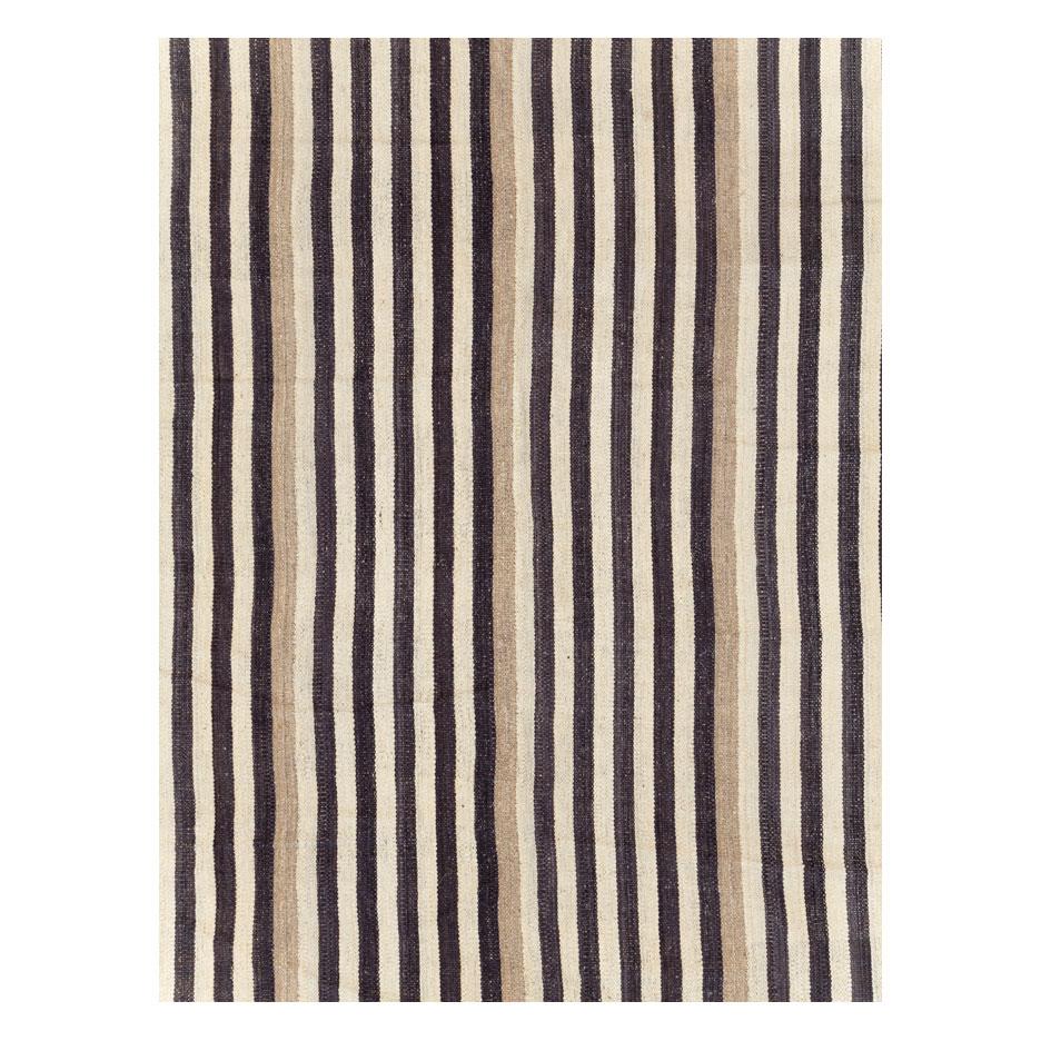 A modern Turkish flatweave Kilim large carpet handmade during the 21st century in shades of cream, black, and light brown.

Measures: 11' 5