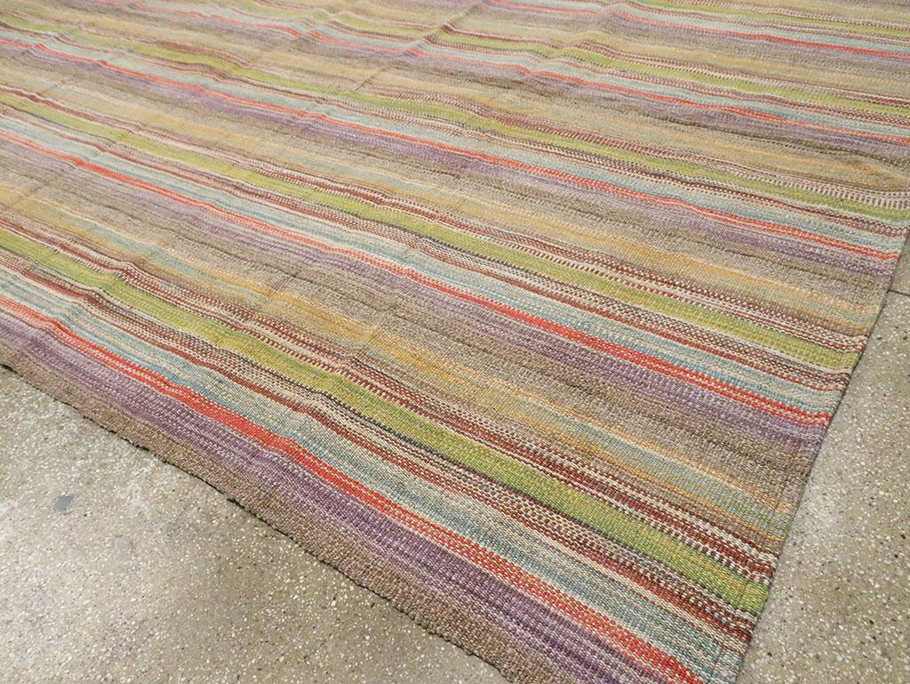 XXIe siècle et contemporain Tapis Kilim turc moderne tissé à plat, de taille standard en vente