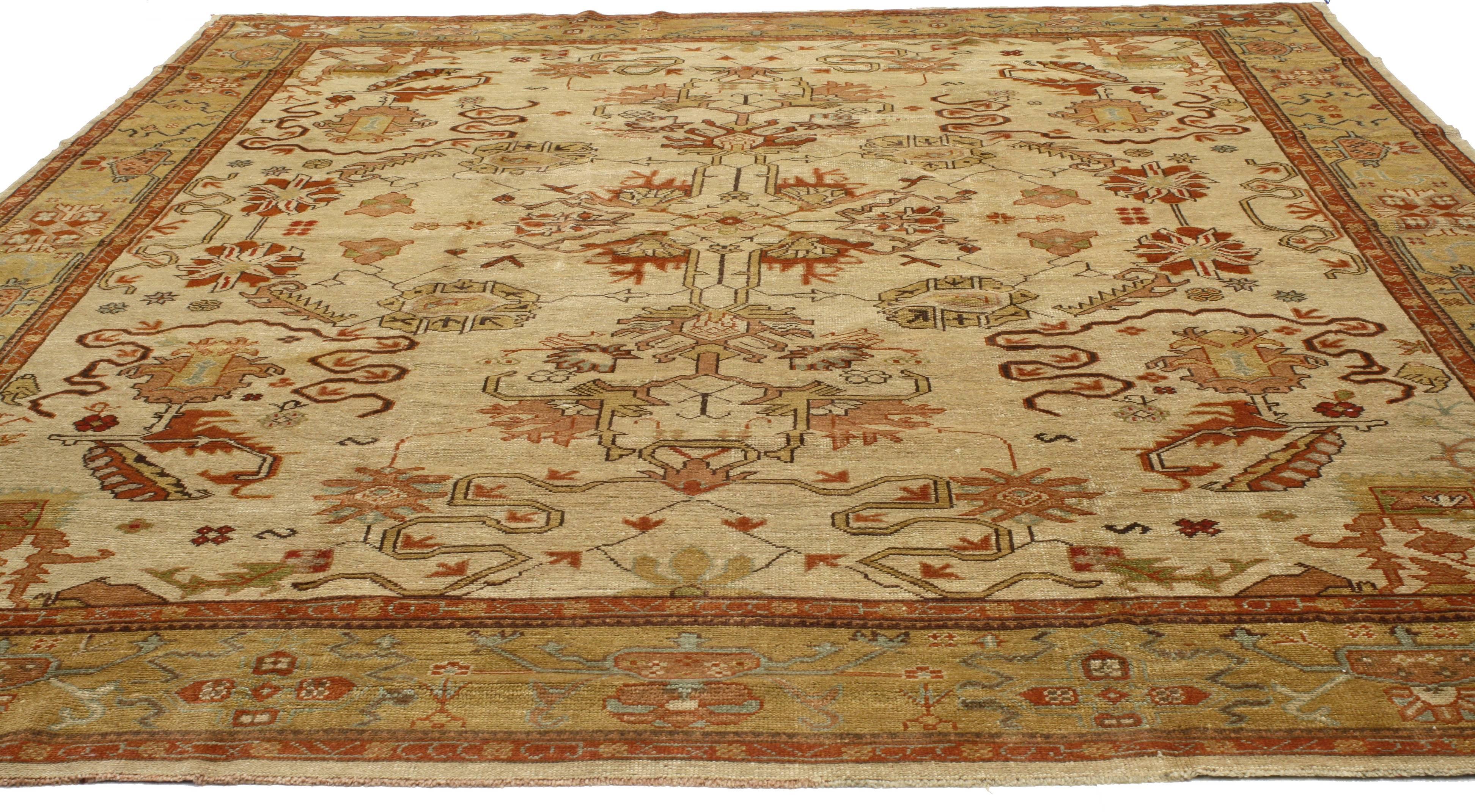 Modern Turkish Oushak Rug with Traditional Style and Cloudband Design In New Condition For Sale In Dallas, TX