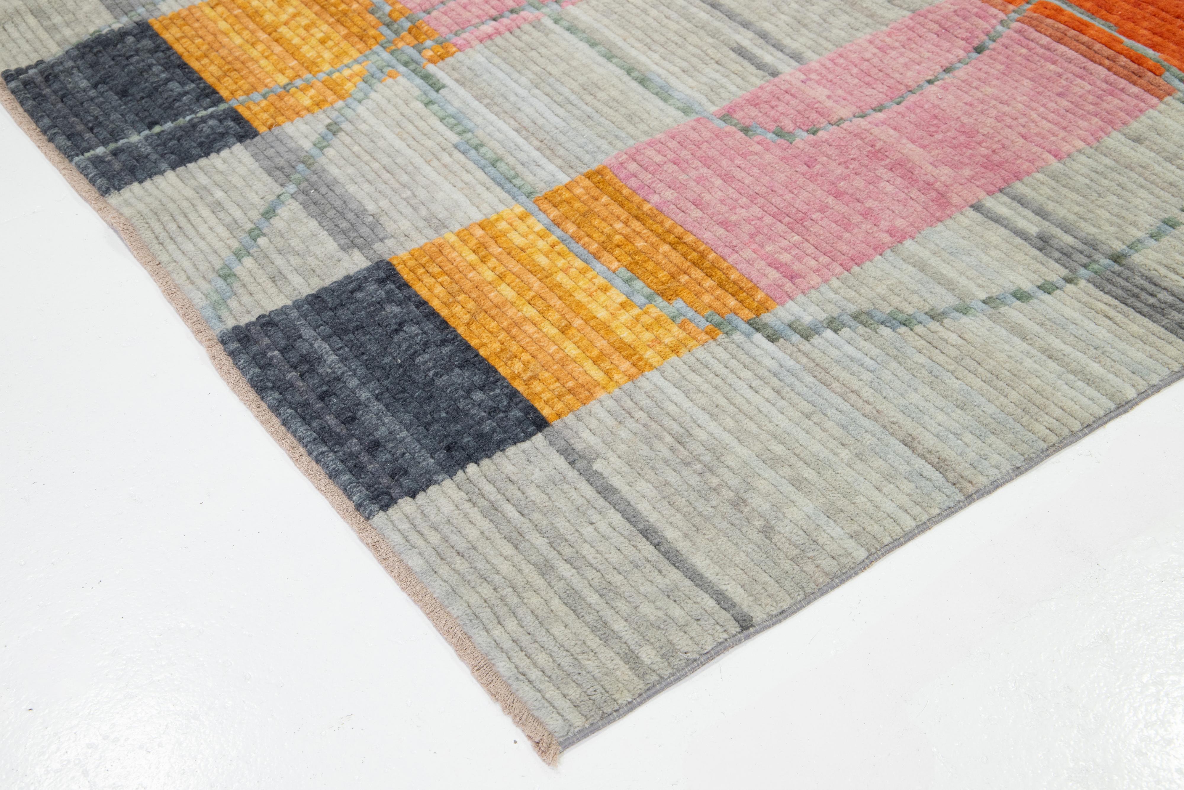 Tappeto turco moderno in lana grigia lavorato a telaio a mano con disegni astratti multicolore in vendita 3