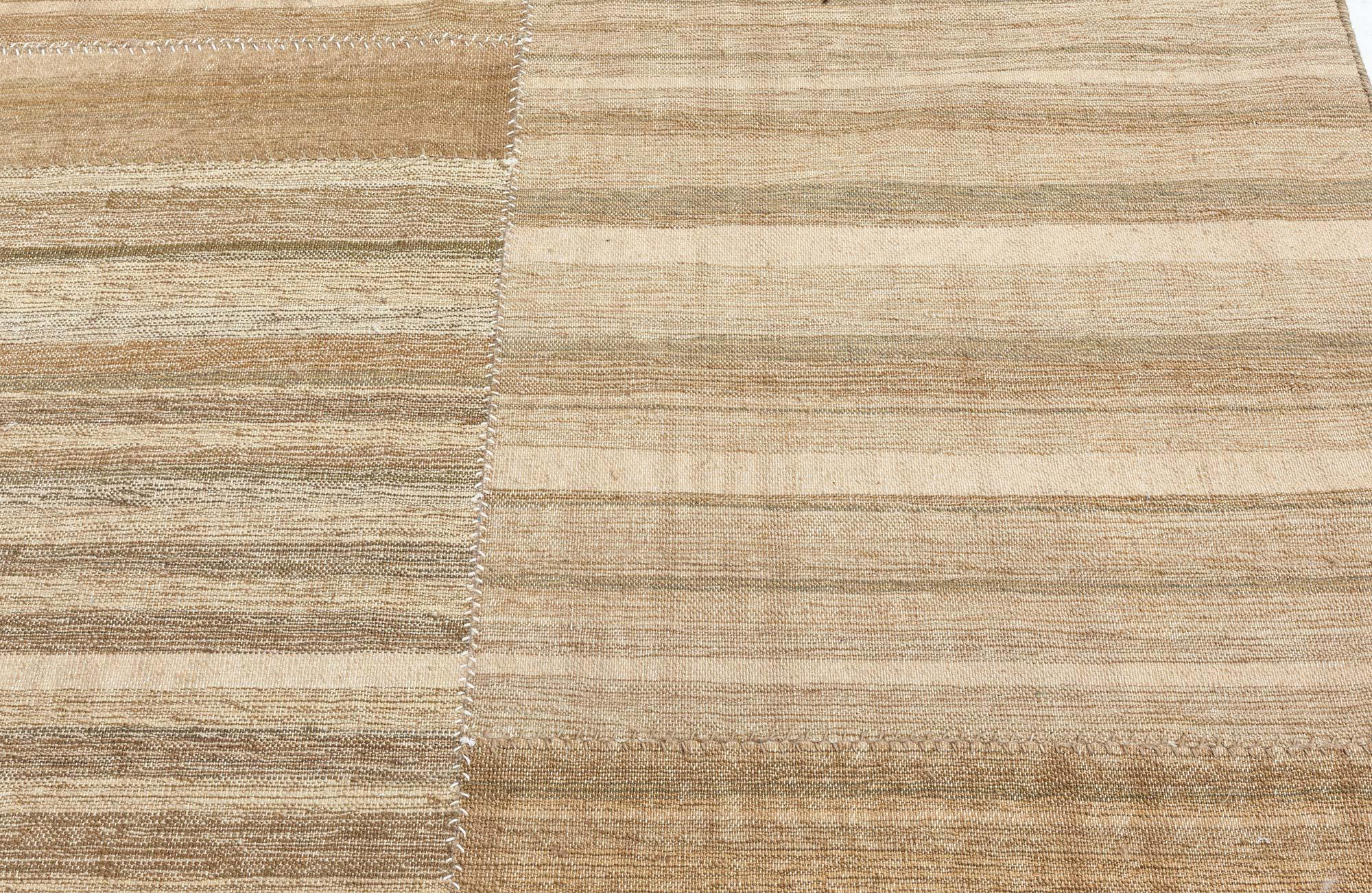 Moderner türkischer Kilim-Teppich von Doris Leslie Blau
Größe: 18'0