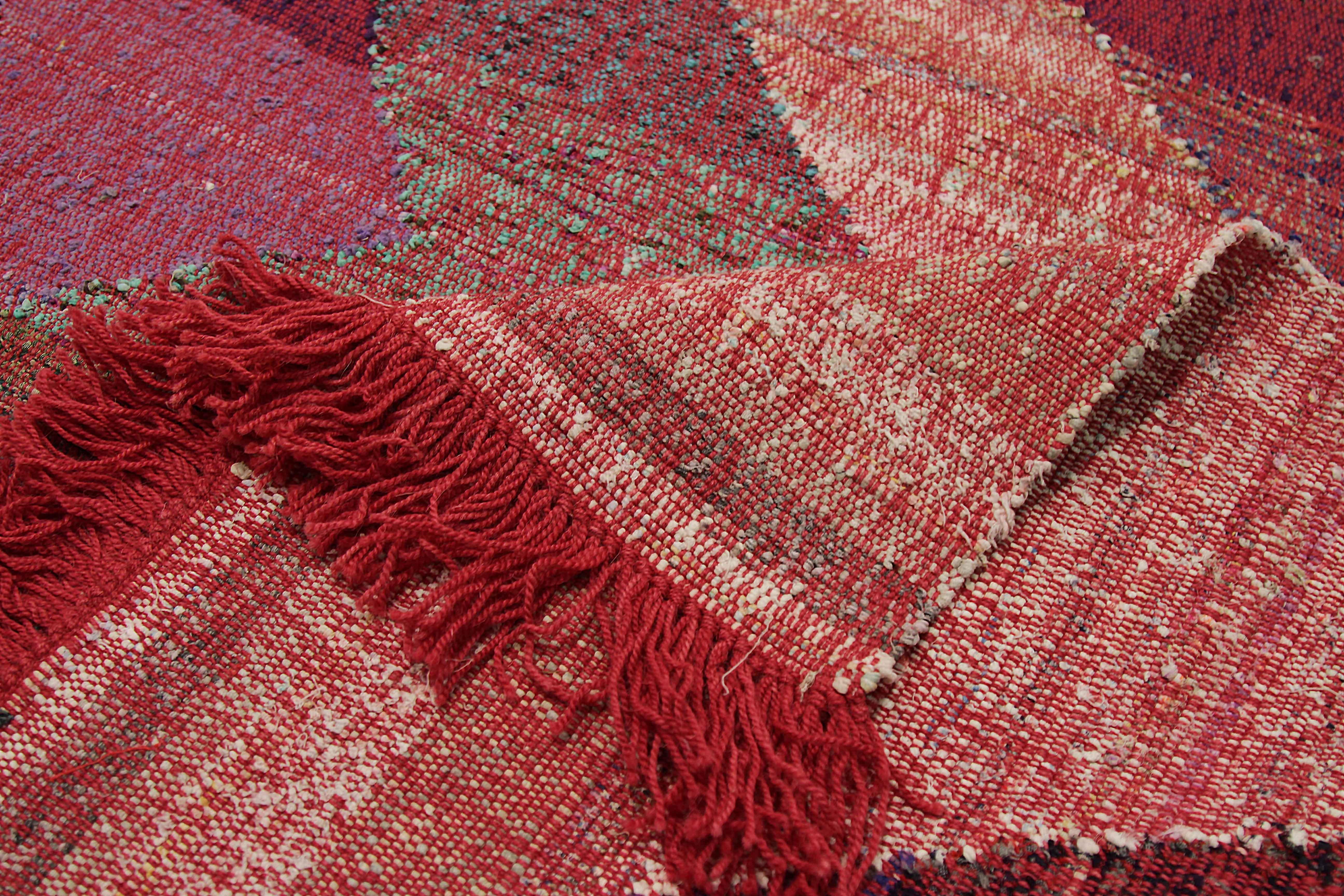 Alfombra Kilim Turca Moderna de Lana Antigua con Detalles de Chevron de Colores Siglo XXI y contemporáneo en venta