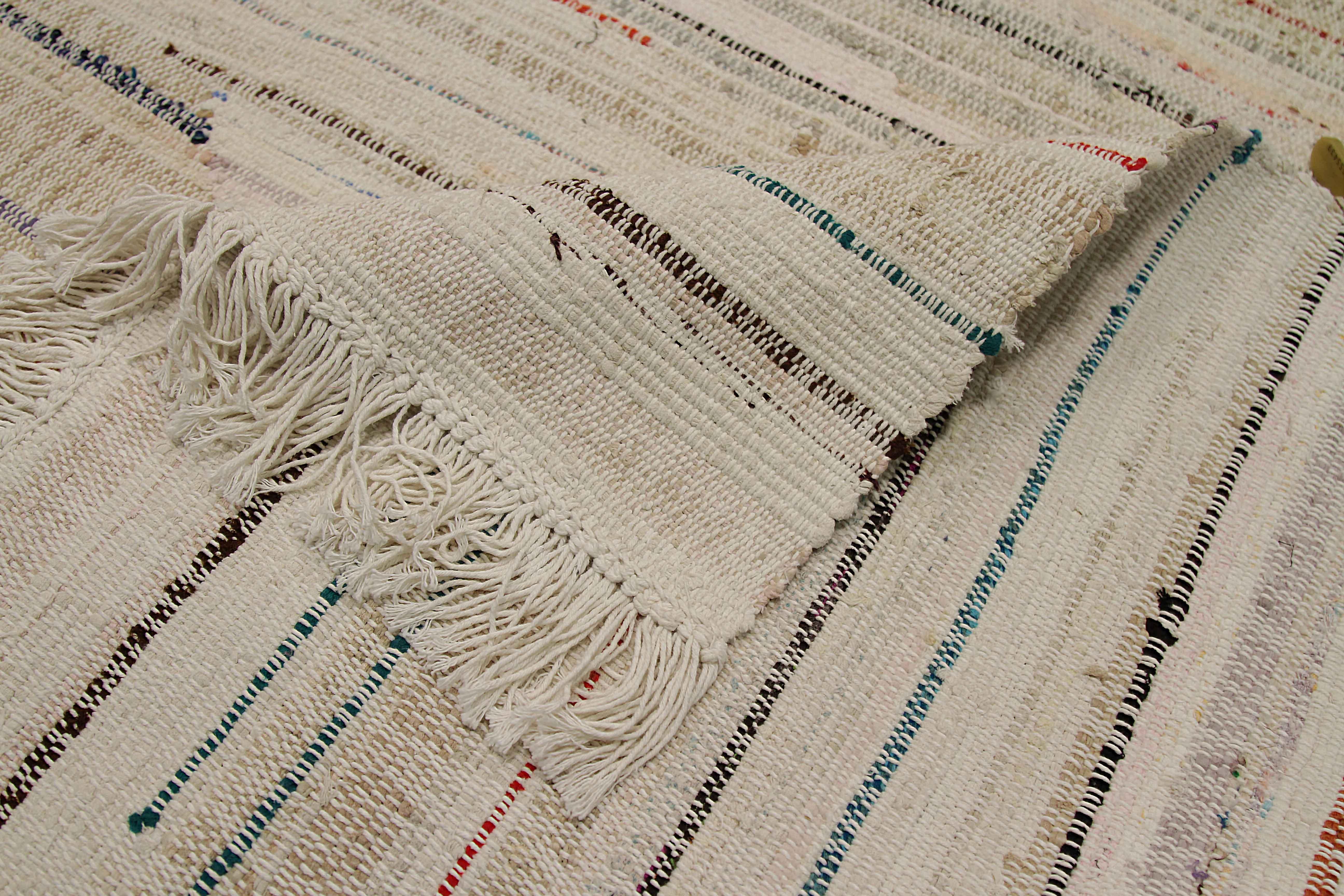 Modern Turkish Kilim Rug Made of Antique Wool with Colored Lines For Sale 1