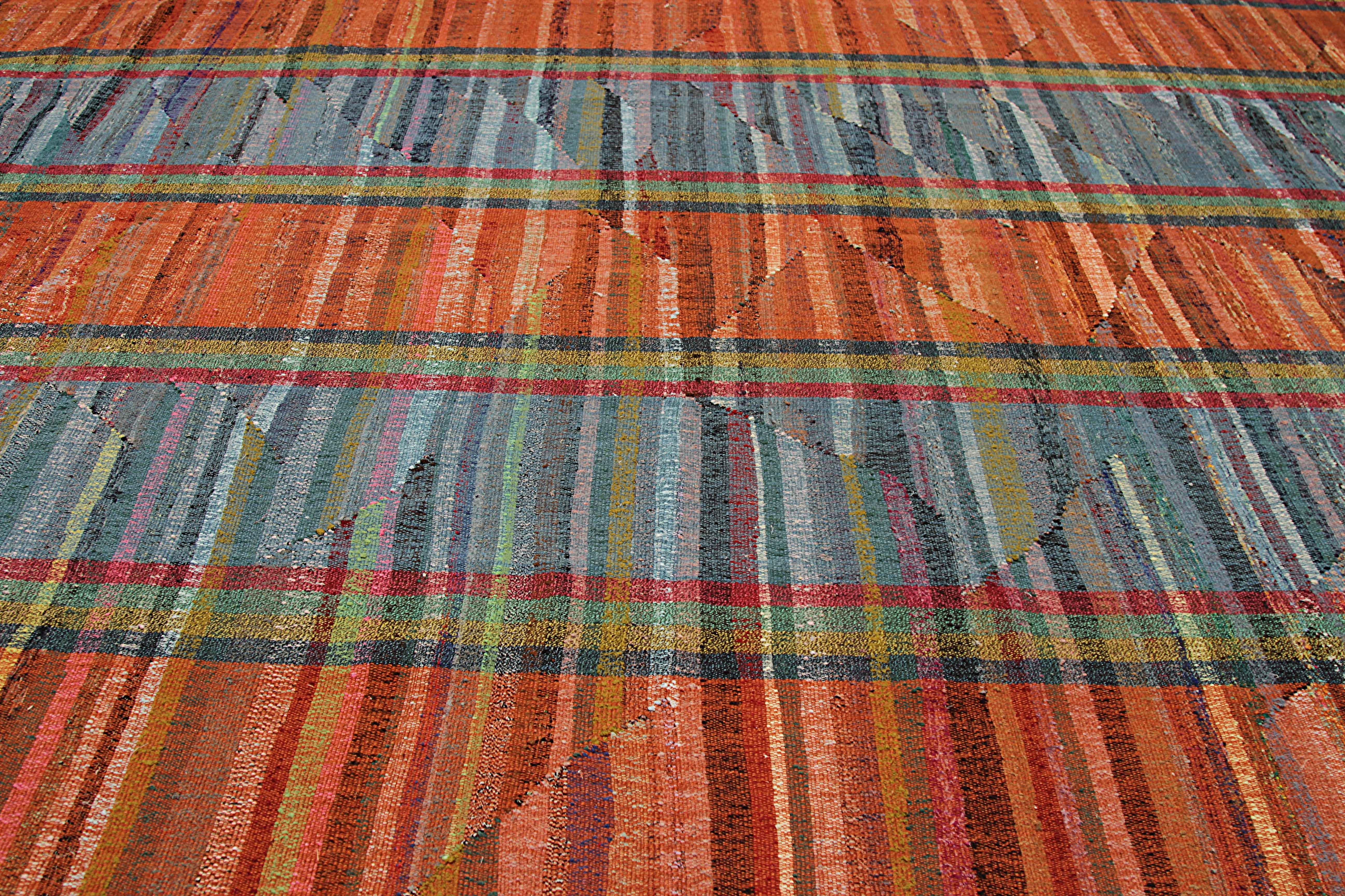 Alfombra Kilim Turca Moderna de Lana Antigua con Rayas de Colores Turco en venta