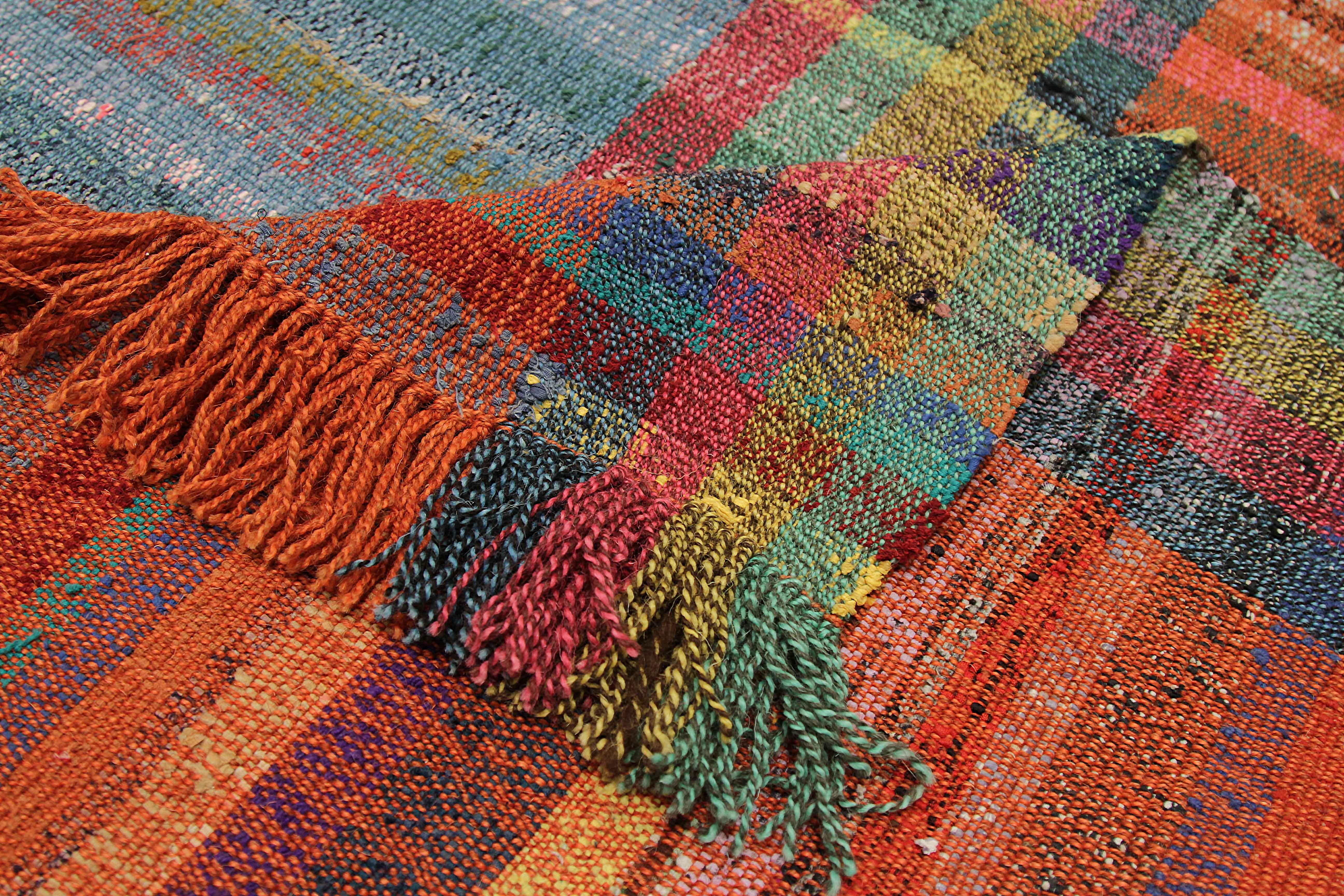 XXIe siècle et contemporain Tapis de Turquie moderne Kilim en laine ancienne à rayures colorées en vente