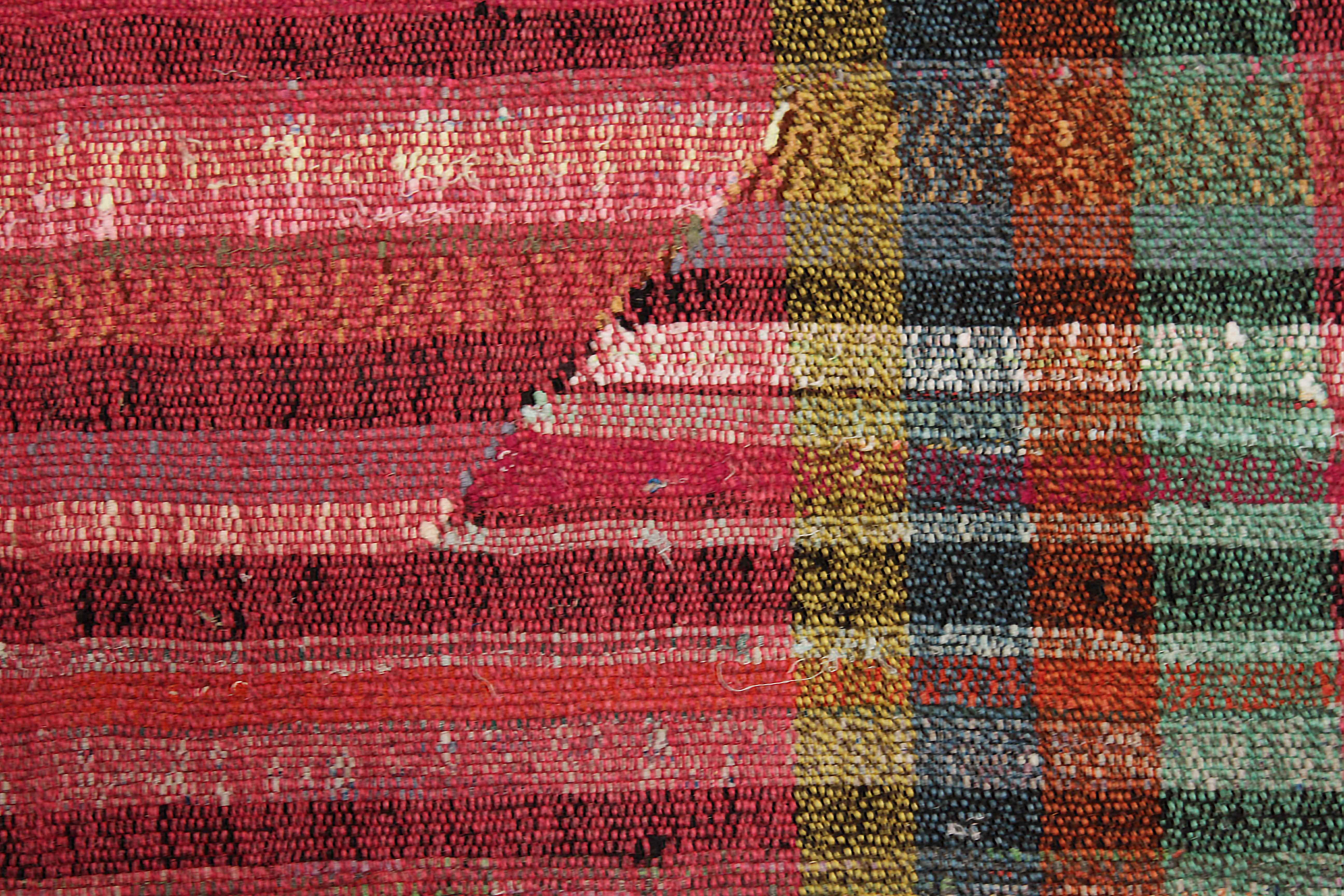 Tapis Kilim turc moderne fabriqué en laine ancienne avec des lignes multicolores Neuf - En vente à Dallas, TX