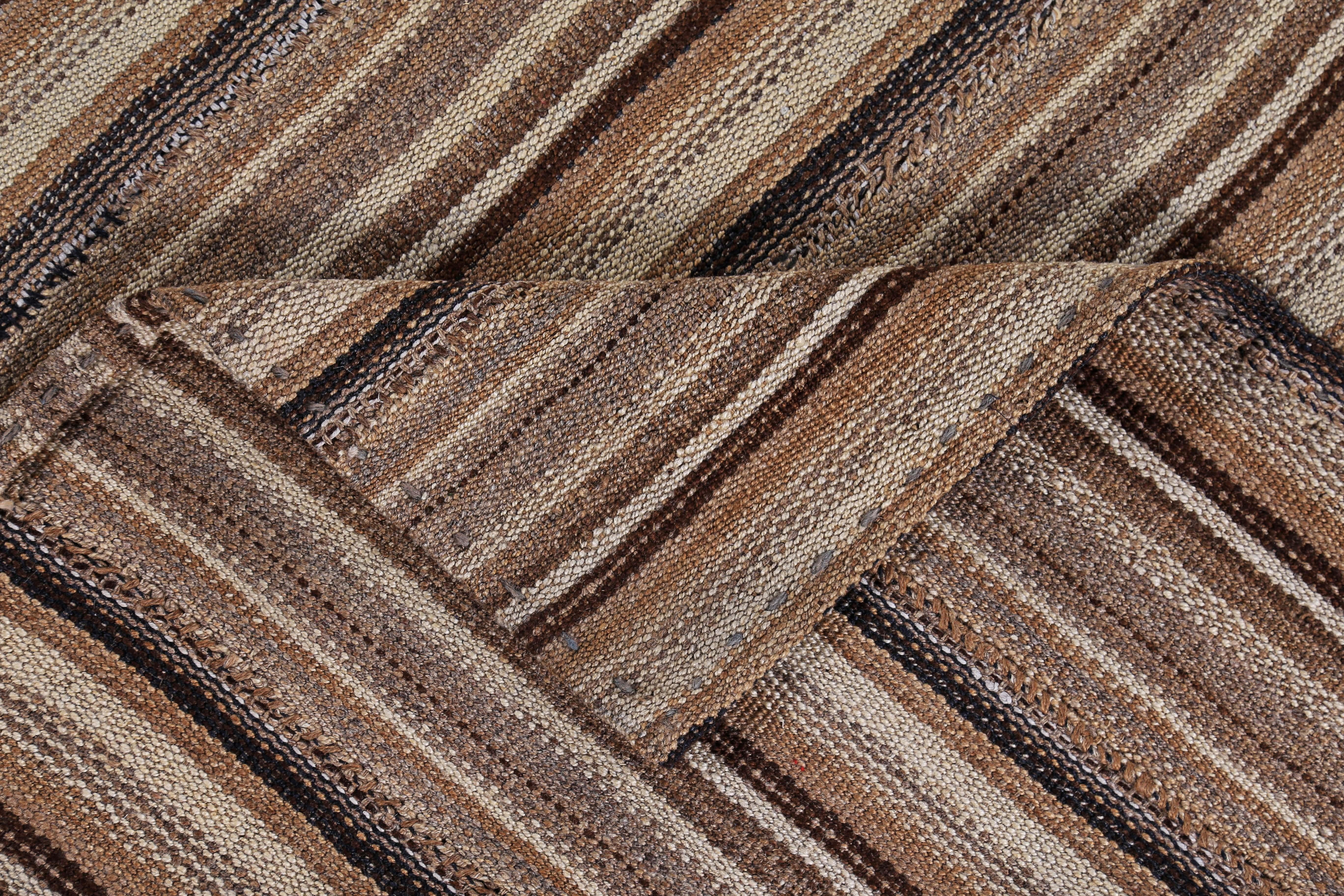Alfombra Kilim Turca Moderna con Rayas Lápiz Beige, Negro y Marrón Siglo XXI y contemporáneo en venta