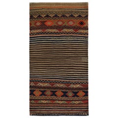 Moderner türkischer Kelim-Teppich mit gemischten orangefarbenen und braunen Stammesdetails
