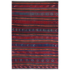 Moderner türkischer Kelim-Teppich mit roten, blauen und orangefarbenen Streifen und Stammesmuster