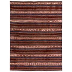 Tapis de Turquie moderne Kilim à rayures tribales rouges, blanches et orange sur fond brun