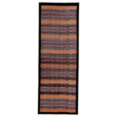 Tapis de couloir Kilim turc moderne avec rayures tribales orange, violettes et brunes