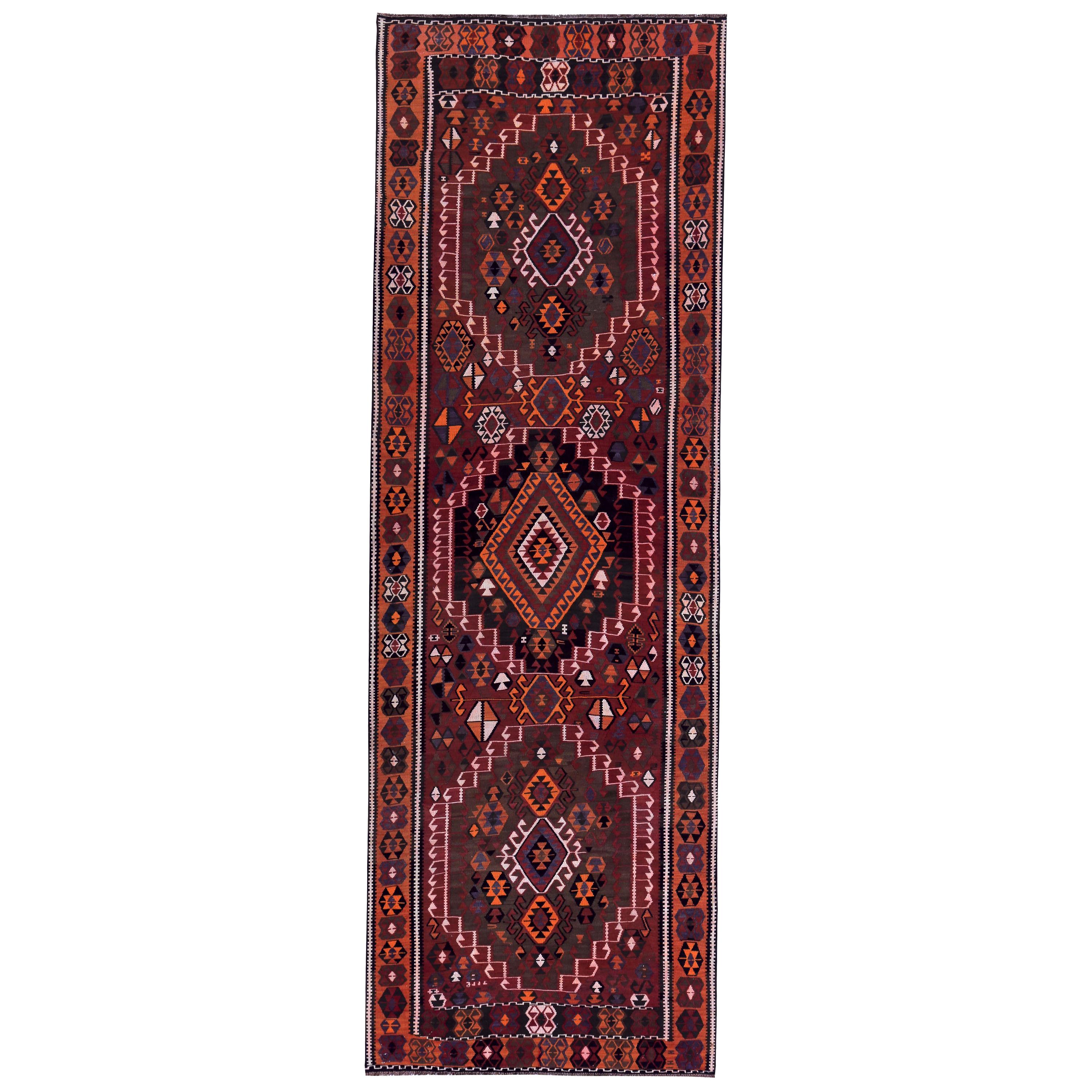 Tapis de couloir Kilim turc moderne avec motif tribal rouge, orange et marron