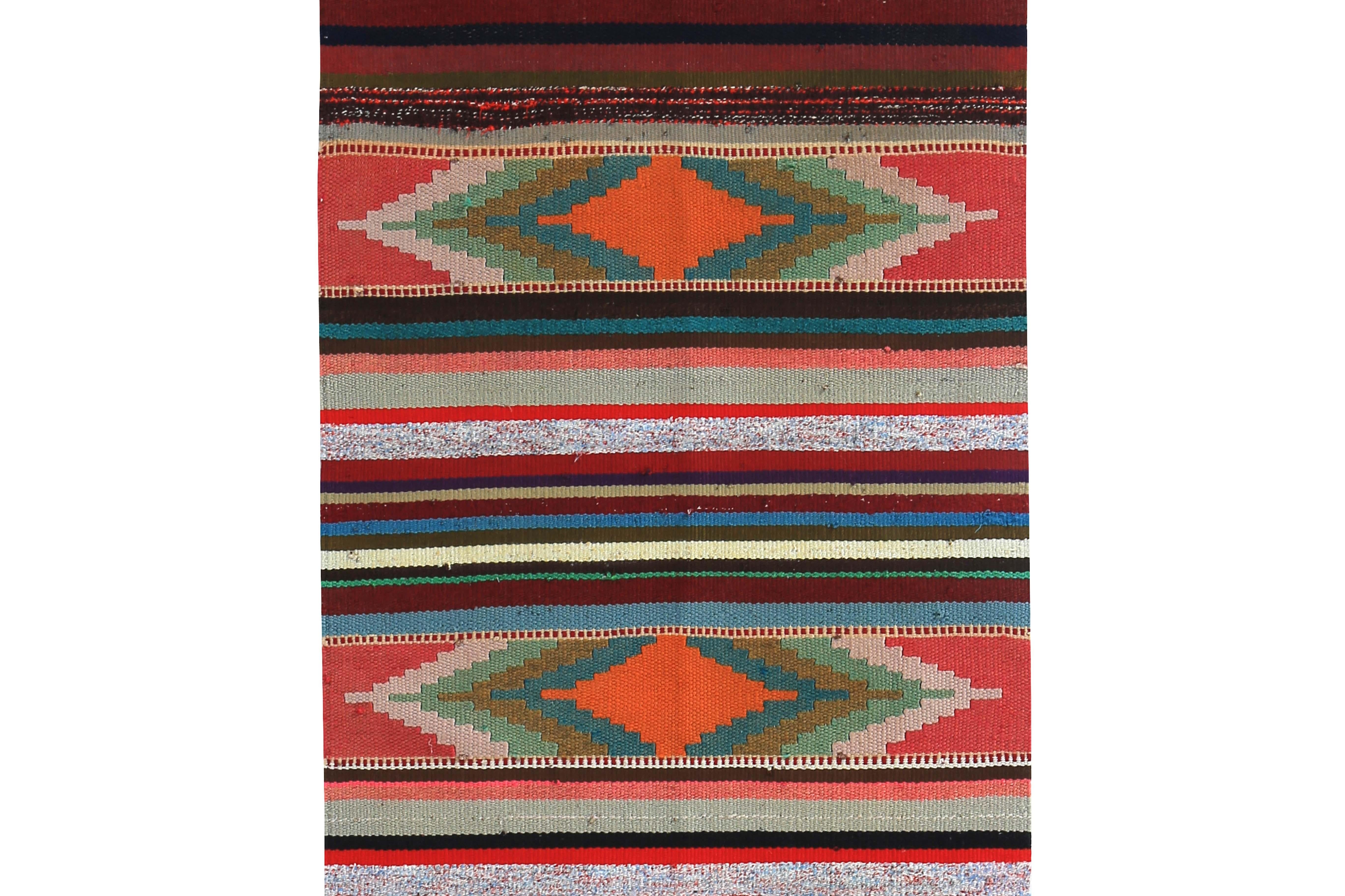 Tissé à la main Tapis de couloir Kilim turc moderne à rayures rouges, oranges et noires en vente