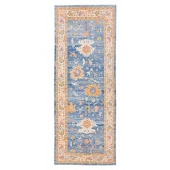 Runner turco moderno in lana Oushak blu e arancione disegnato a mano