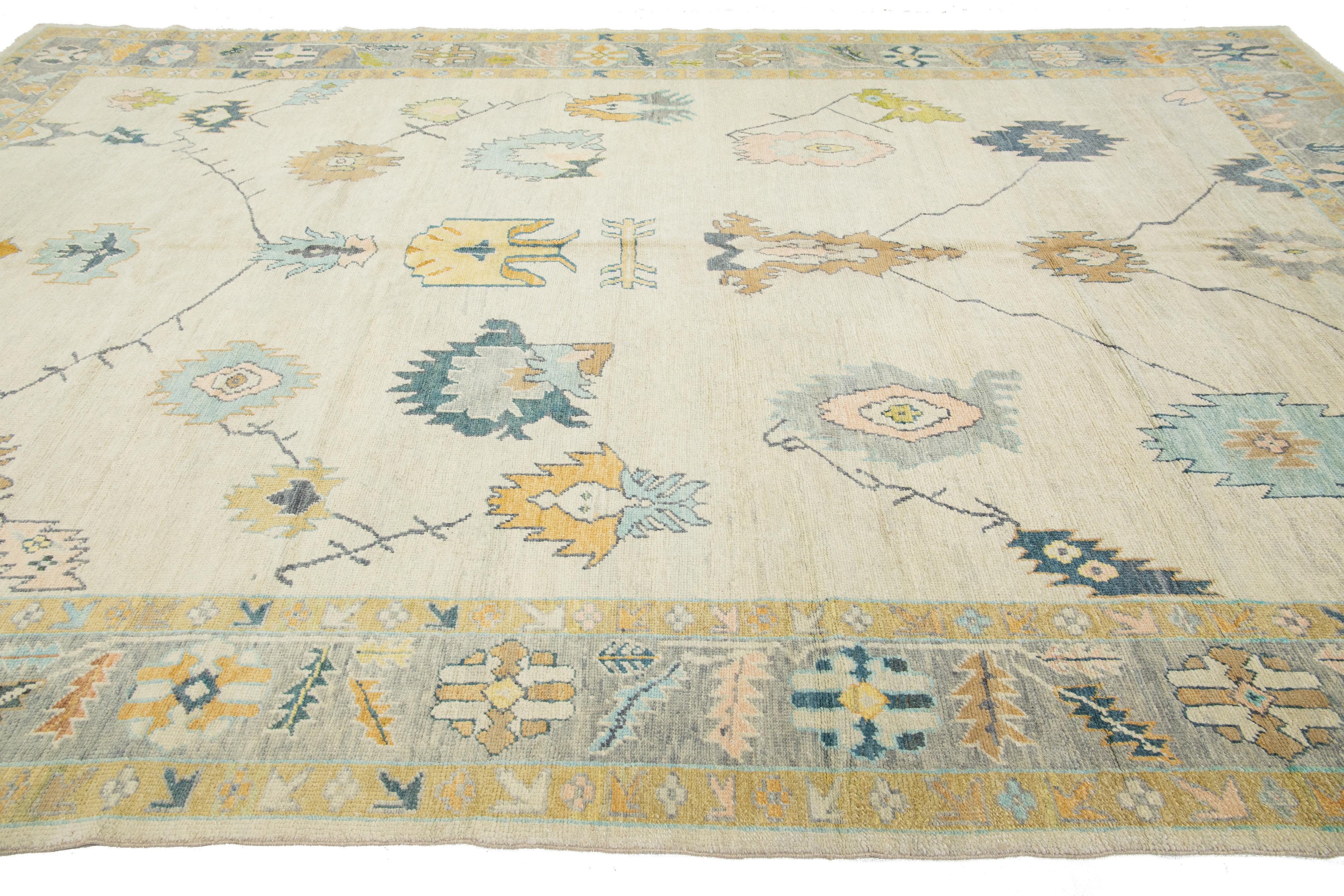 Moderner türkischer Oushak-Designer Teppich aus Wolle in Beige im Angebot 6