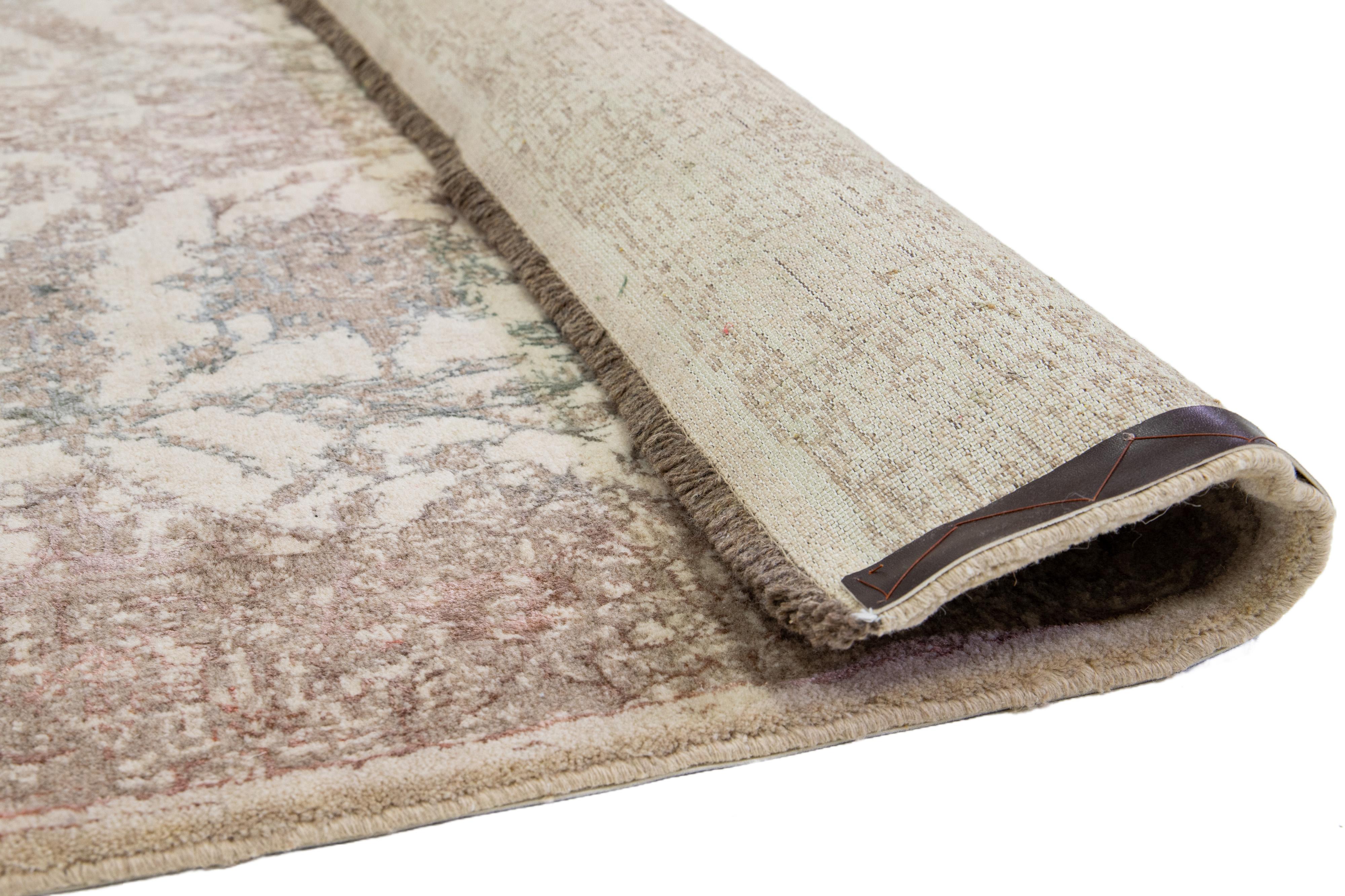 Oushak Tappeto turco moderno in lana di design/One in beige in vendita