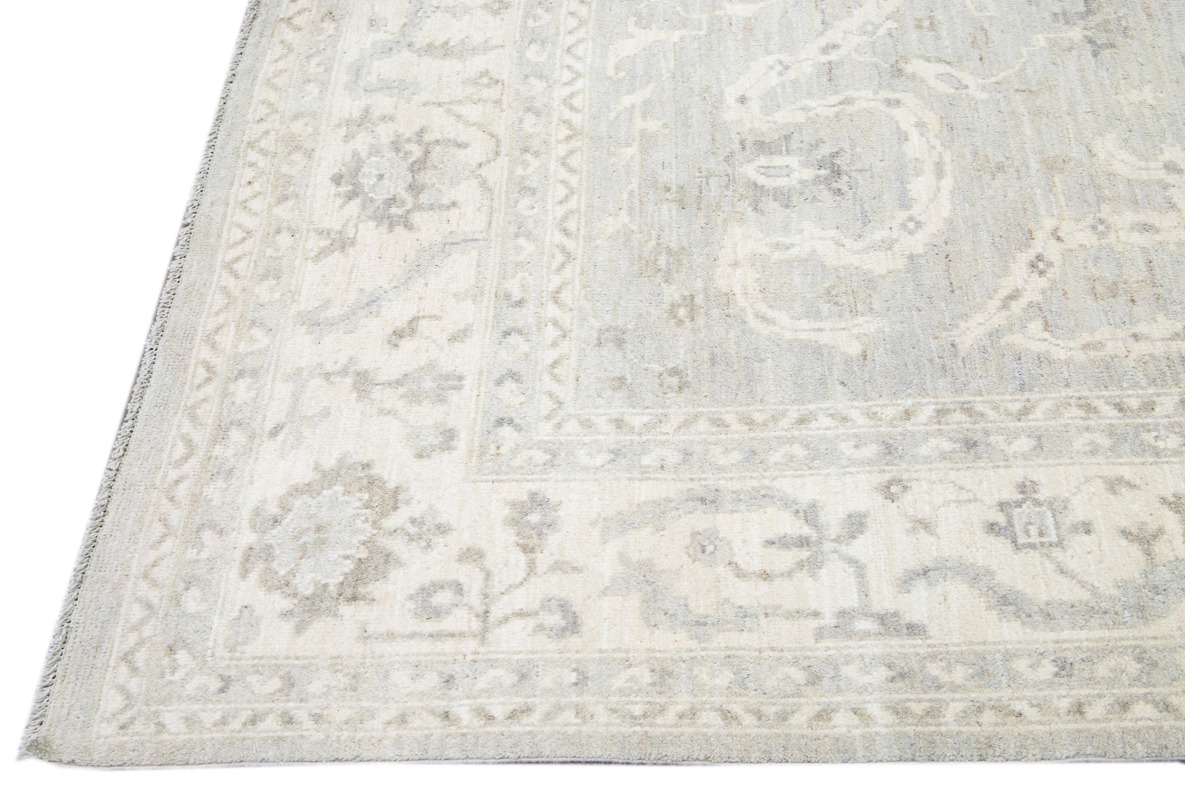 Modern Turkish Oushak Gray  Handmade Floral Wool Rug In New Condition For Sale In Norwalk, CT