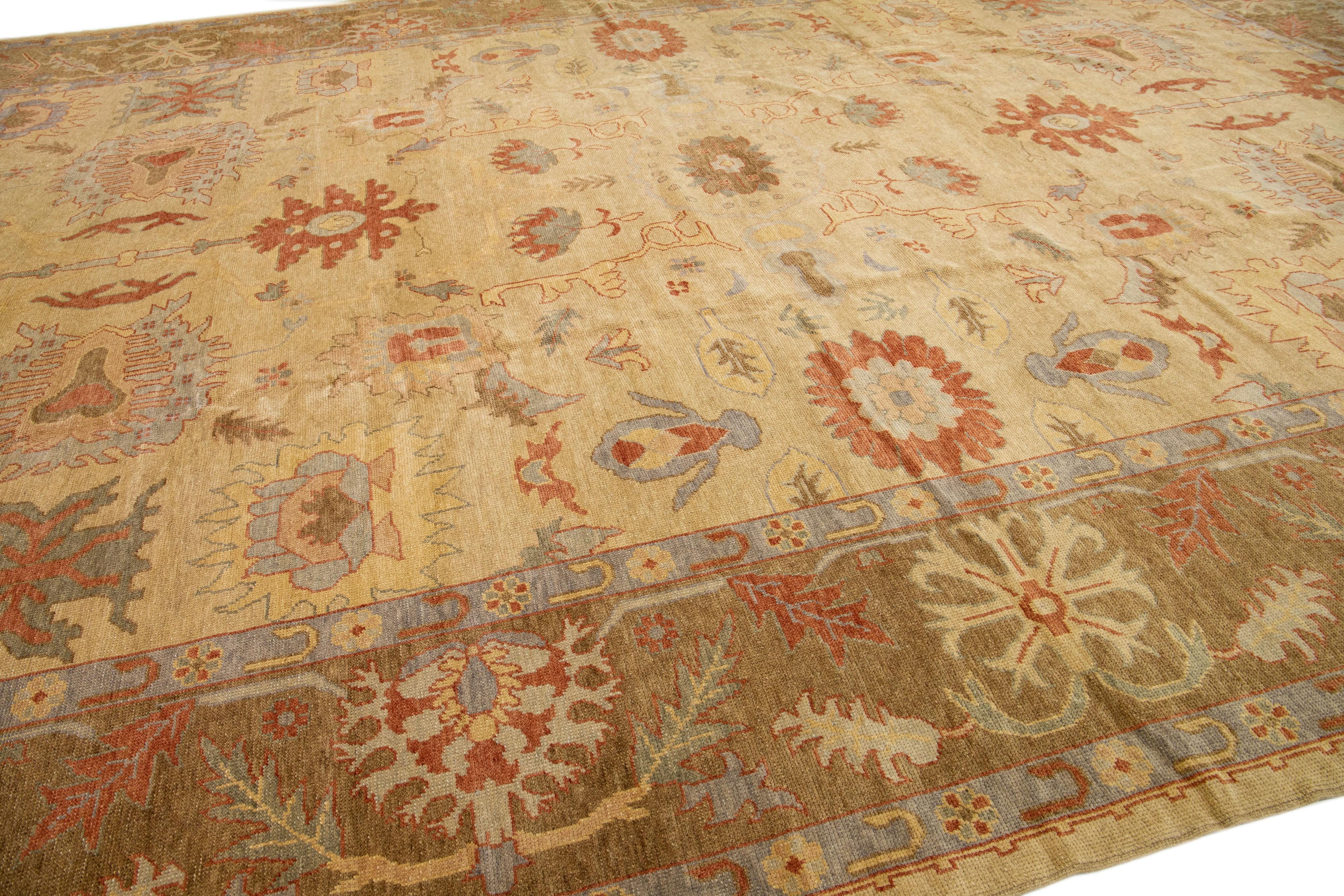 Modern Turkish Oushak Handmade Beige Wool Rug With Floral Motif In Excellent Condition For Sale In Norwalk, CT