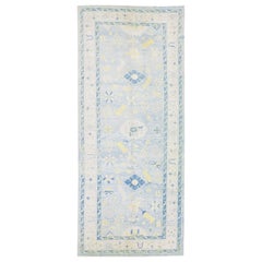 Tapis moderne turc Oushak en laine fait à la main avec motif floral jaune et vert