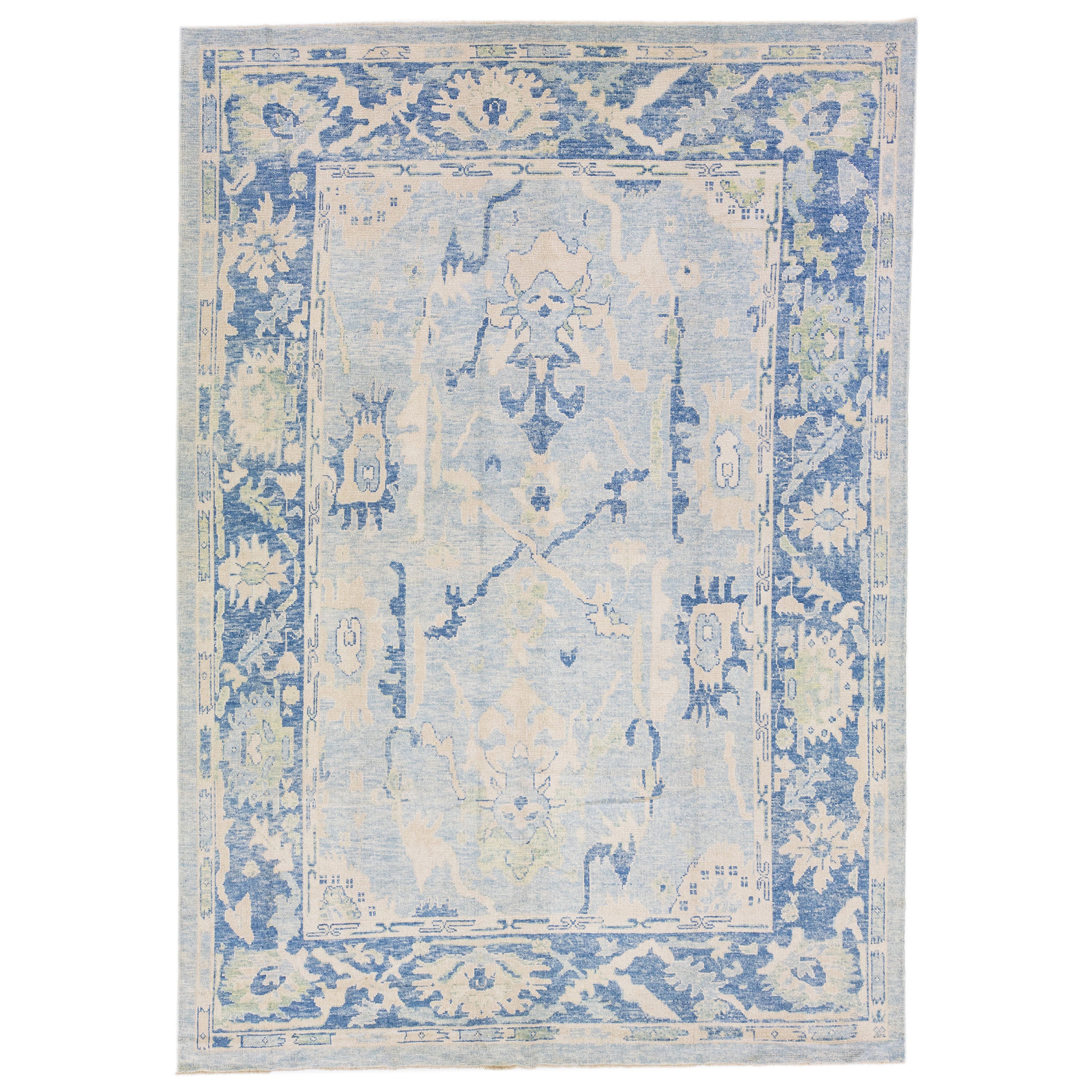 Türkischer Oushak-Wollteppich in Hellblau mit Blumenmuster, handgefertigt