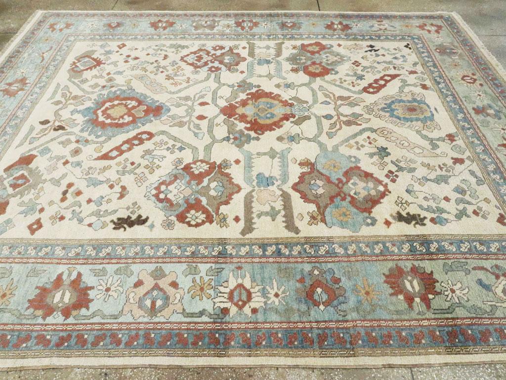 Moderner türkischer Oushak-Teppich in Zimmergröße im Zustand „Neu“ im Angebot in New York, NY