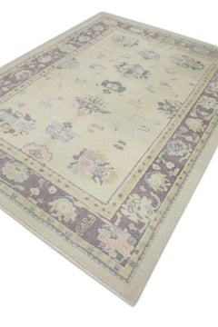 Tappeto Oushak turco in lana tessuta a mano color crema con disegno floreale viola 6'7" x 8'10"