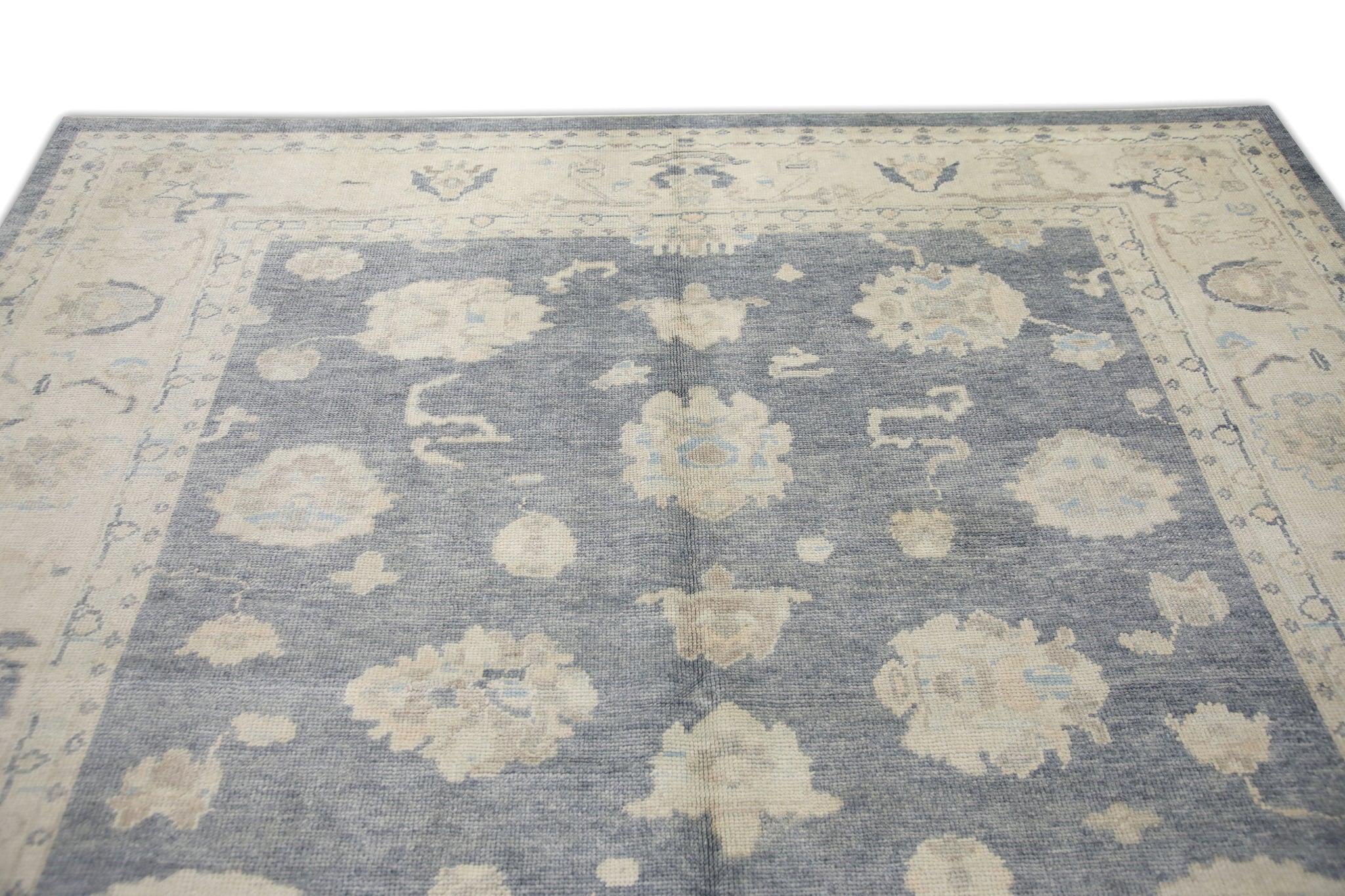 Türkischer Oushak-Teppich aus handgewebter Wolle in grauem, farbenfrohem, geblümtem Design 8'3