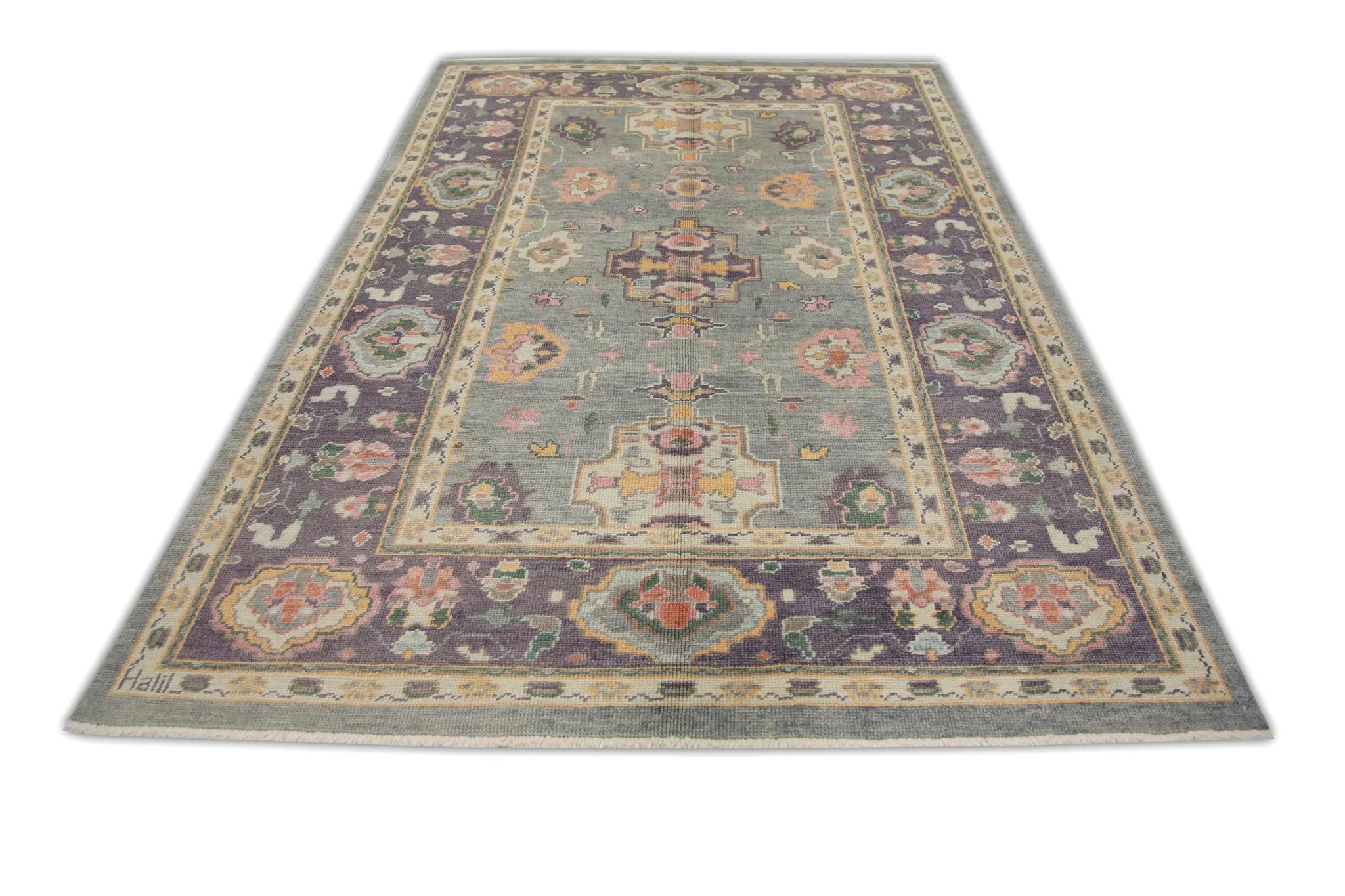 Handgewebter türkischer Oushak-Teppich aus Wolle in Violett und Rosa mit Blumenmuster 6'4