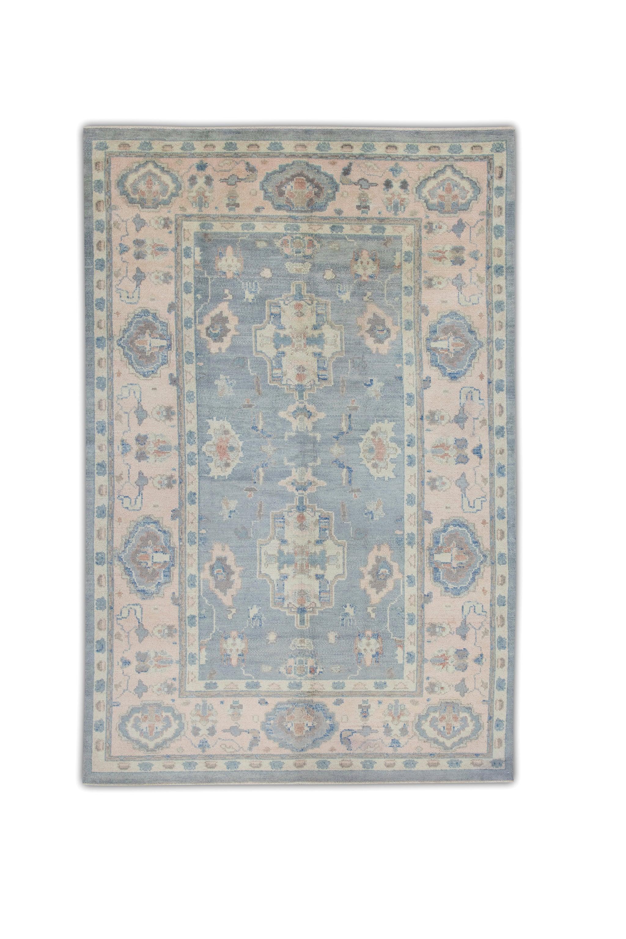 Handgewebter türkischer Oushak-Teppich aus Wolle in Rosa & Blau mit Blumenmuster 6'1