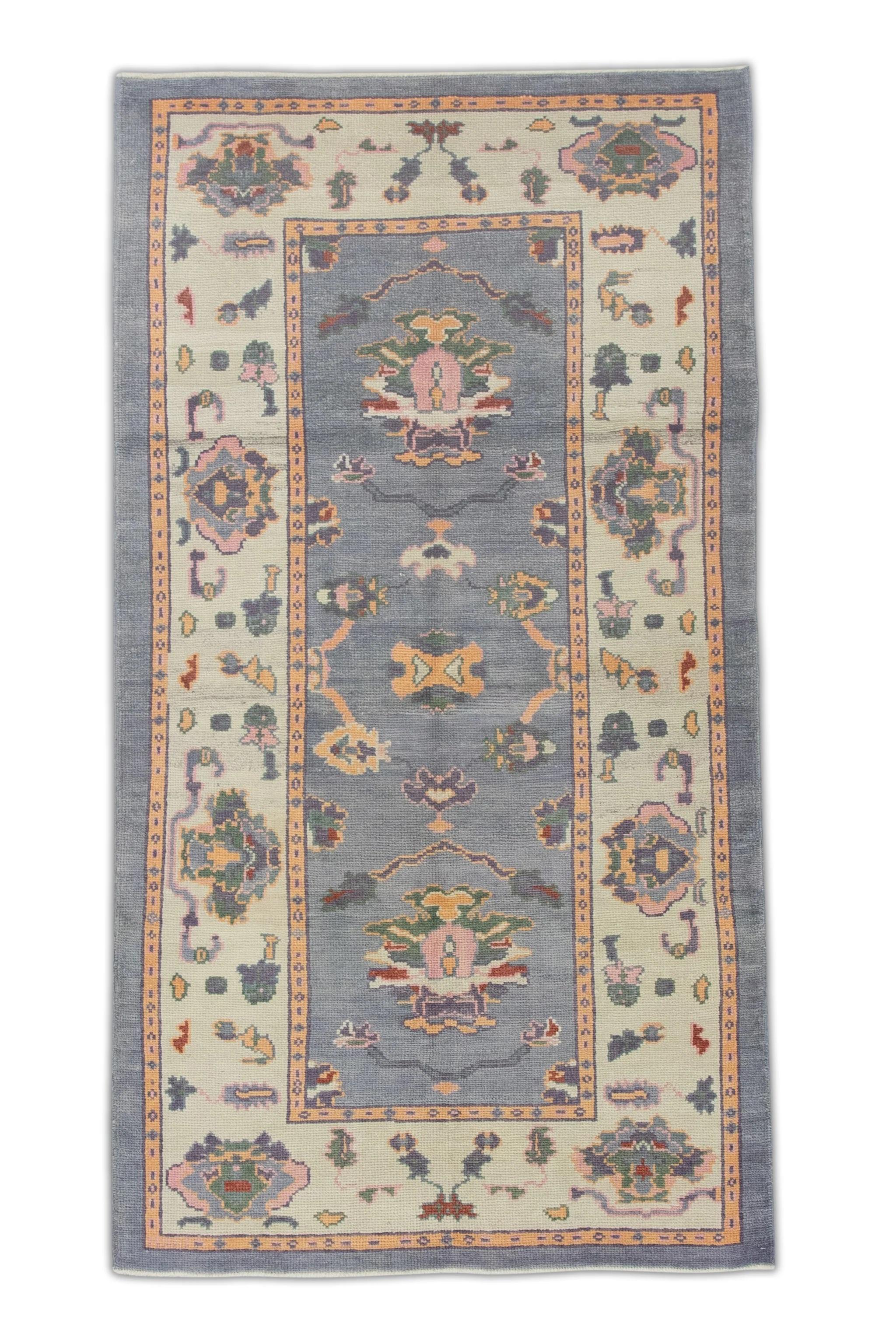 Handgewebter türkischer Oushak-Teppich aus Wolle in Blau und Rosa mit Blumenmuster 4'1