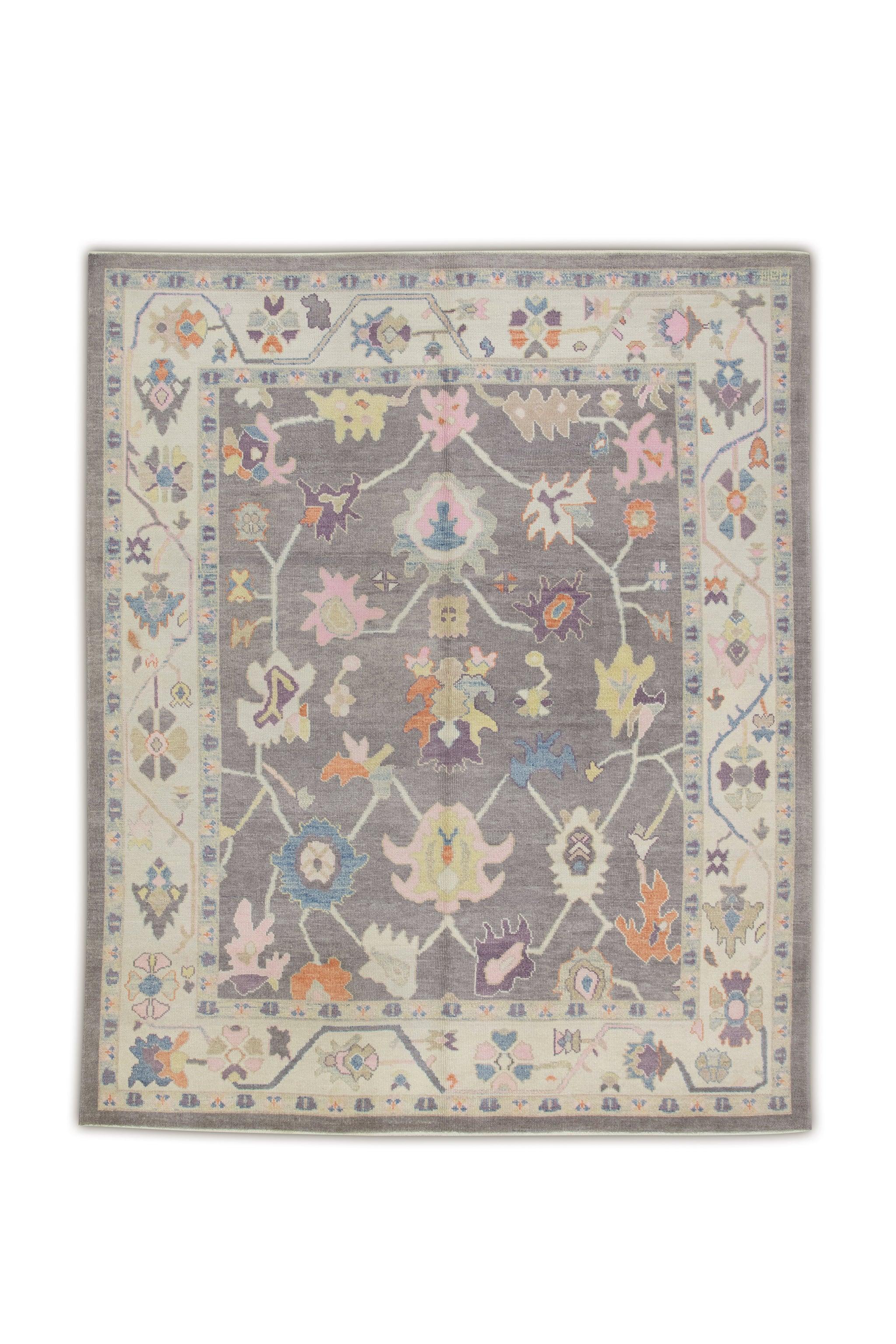 Türkischer Oushak-Teppich aus handgewebter Wolle in Grau mit mehrfarbigem Blumenmuster 8'8