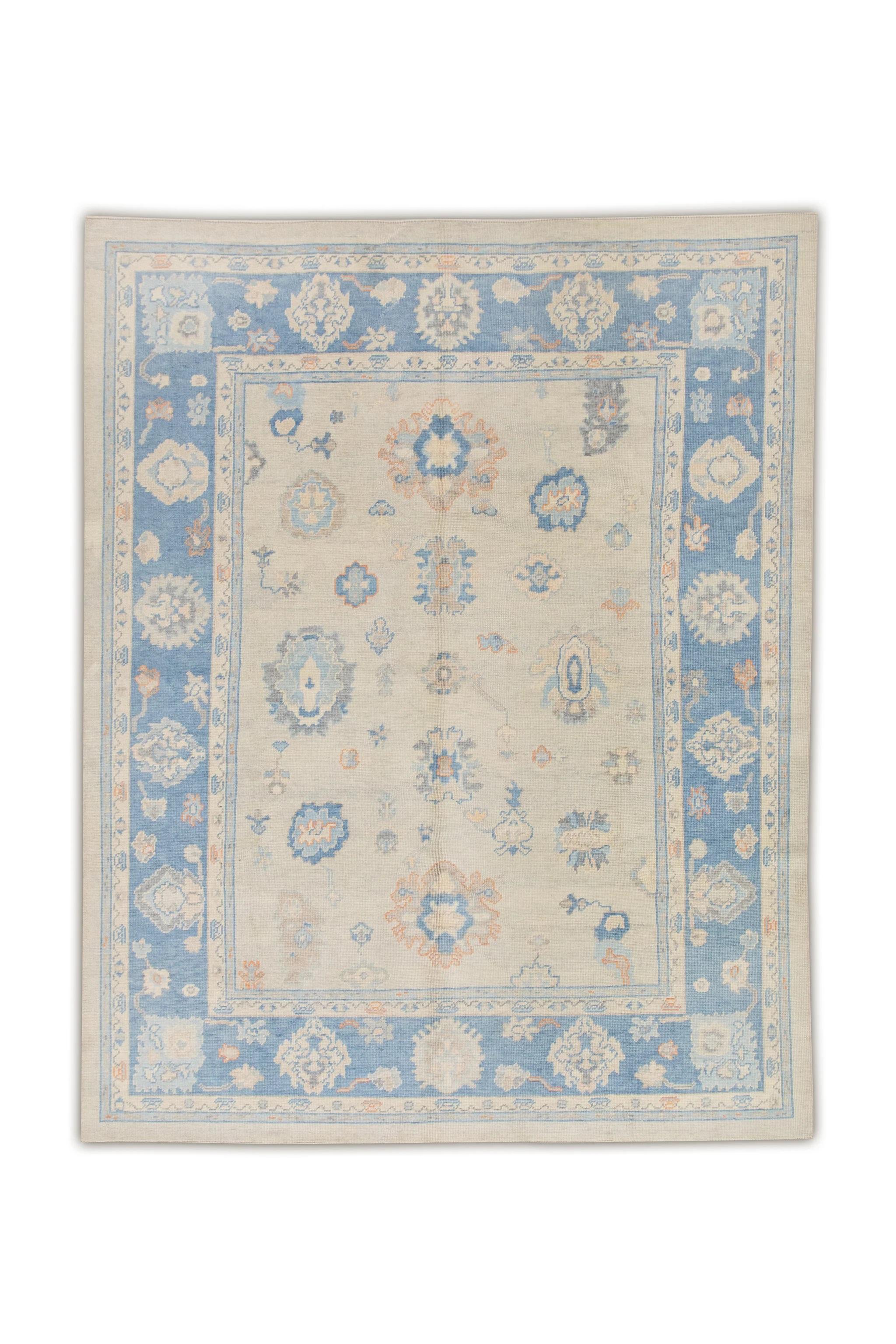 Blauer handgewebter türkischer Oushak-Teppich aus Wolle mit Blumenmuster 8'2