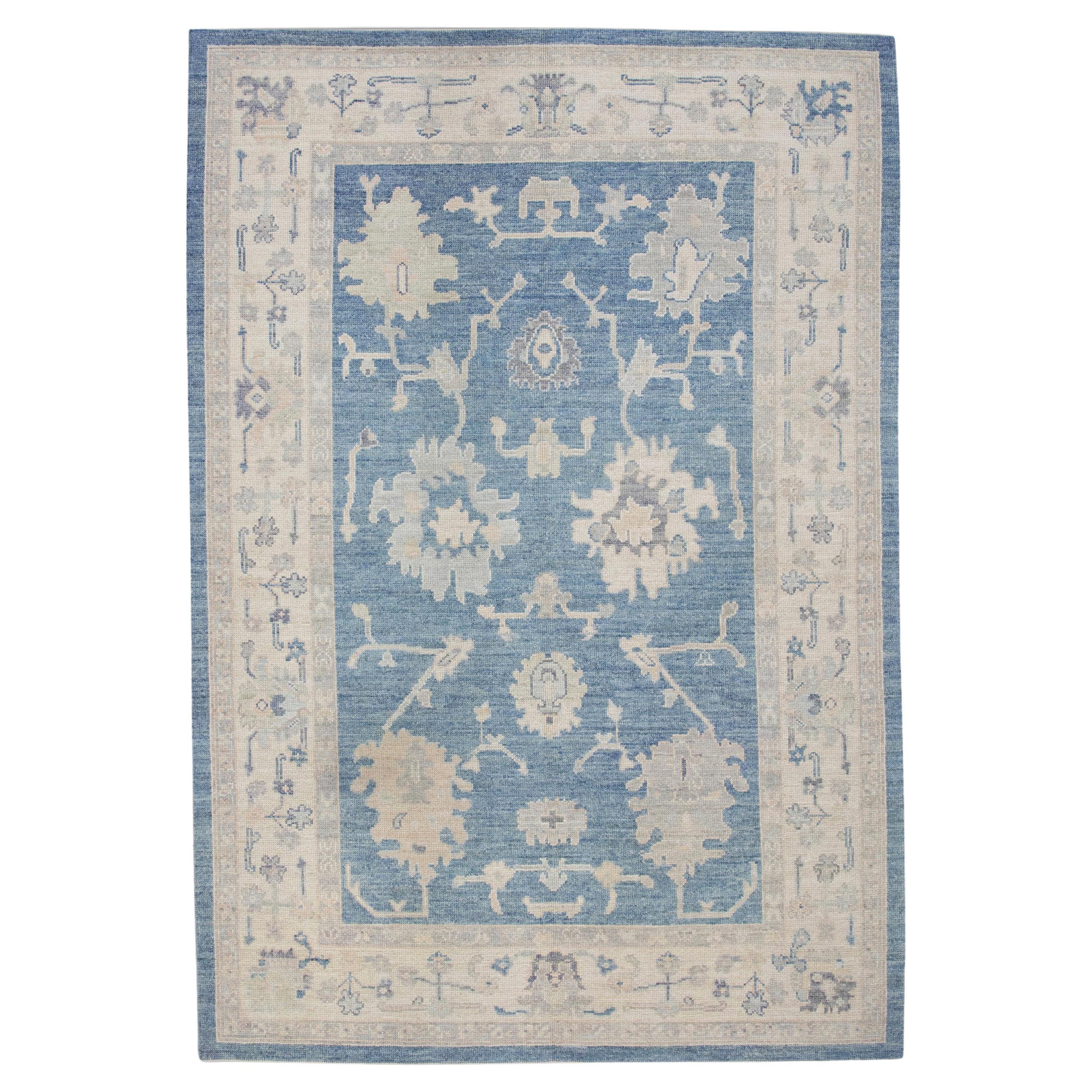 Alfombra Oushak Turca de Lana Tejida a Mano con Diseño Floral Azul 6'2" x 9'4 en venta