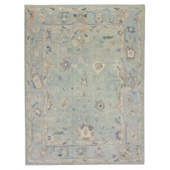 Blauer und lachsfarbener handgewebter türkischer Oushak-Teppich aus Wolle in floralem Design 6'5" x 8'11"