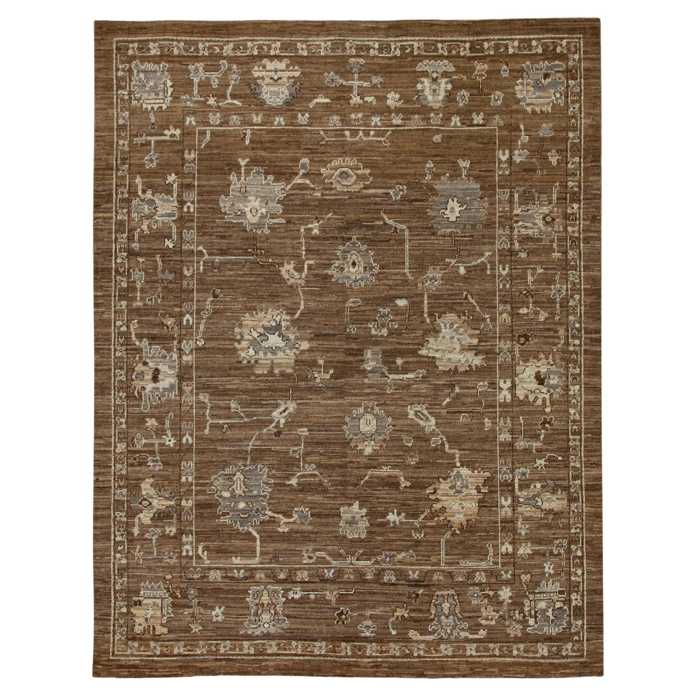 Brauner handgewebter türkischer Oushak-Teppich aus Wolle mit Blumenmuster 7'11" x 10'2"