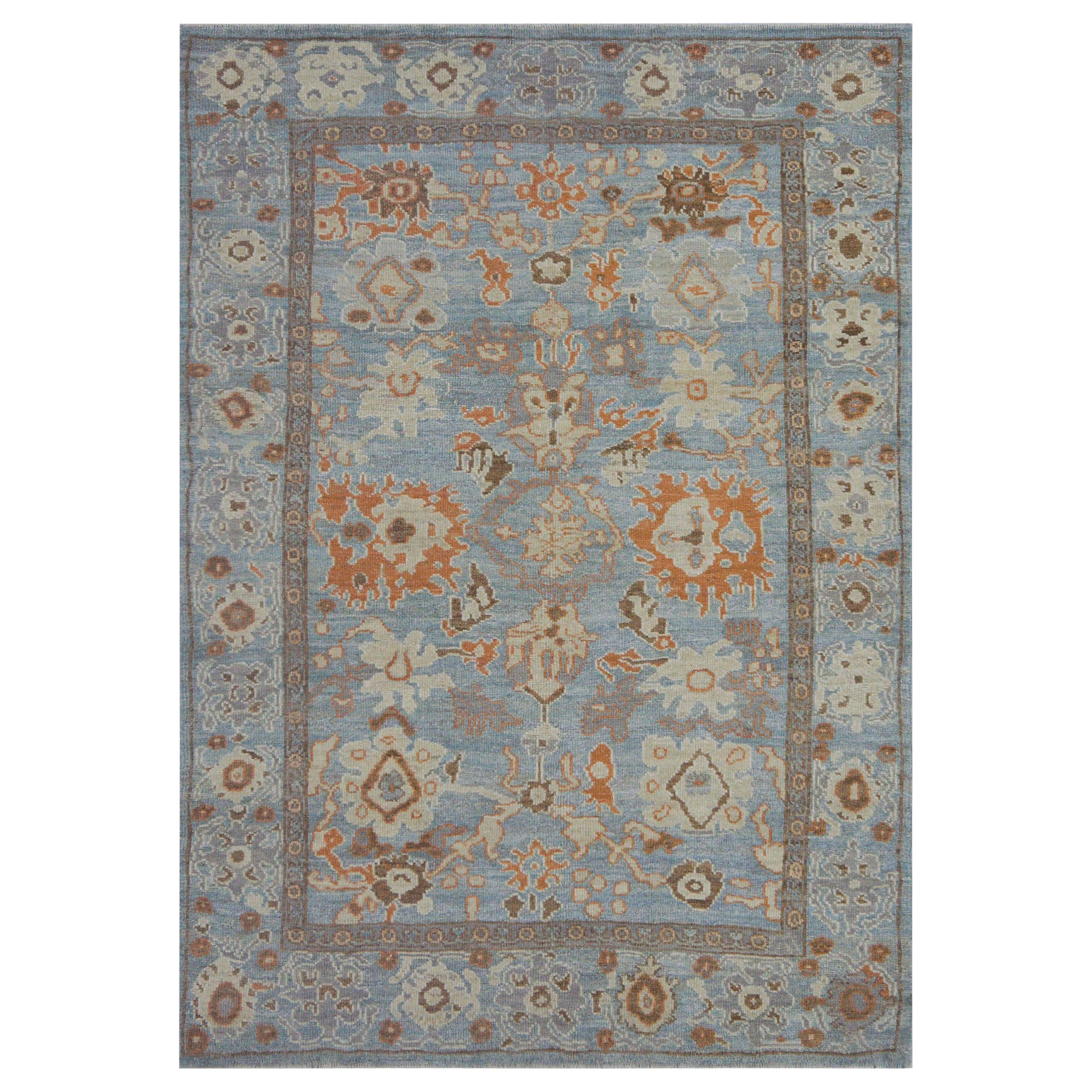 Tapis moderne turc Oushak bleu avec détails floraux rouille et marron en vente