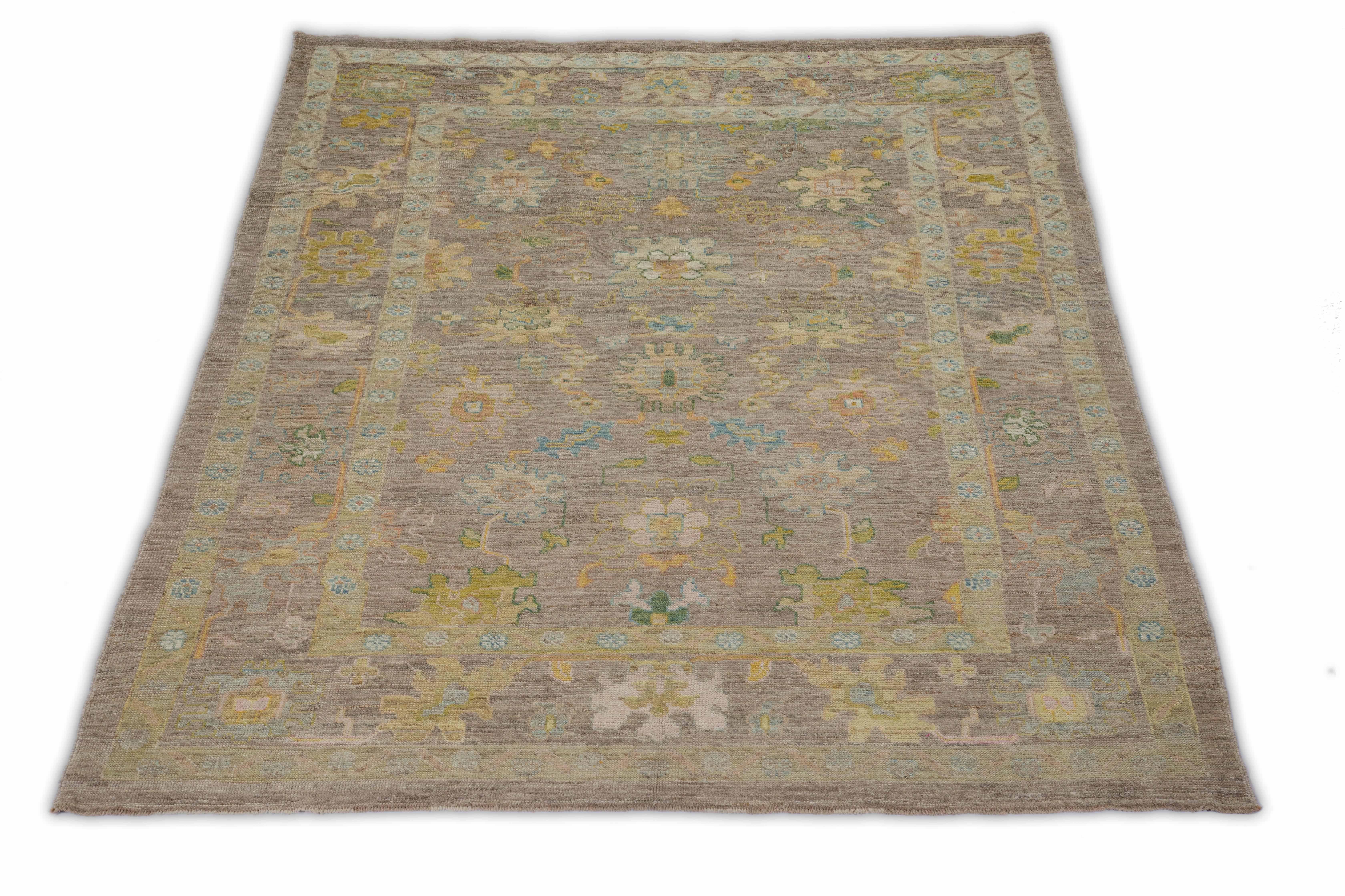 Alfombra turca moderna Oushak Oushak con detalles de jardín de flores de colores siglo XX en venta